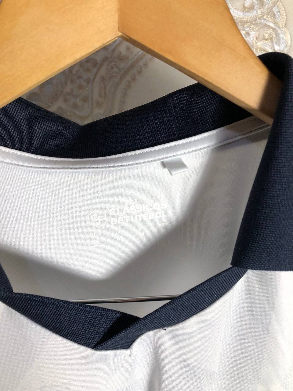 Vintage VERY RARE ENGLAND RETRO CLASSICOS DE FUTEBOL JERSEY Y2K 90s Size US M / EU 48-50 / 2 - 4 Thumbnail
