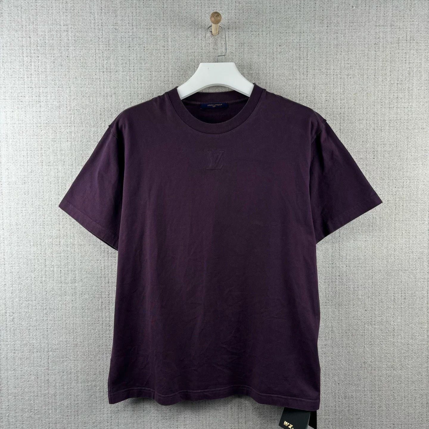 Louis Vuitton Louis Vuitton Solid Embossed Logo Short Sleeve Size US L / EU 52-54 / 3 - 1 Thumbnail