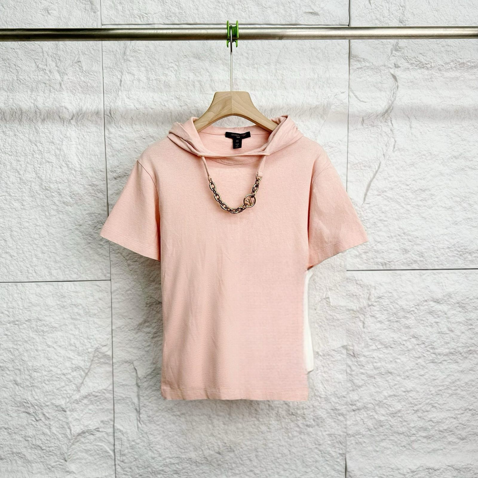 Louis Vuitton Louis Vuitton Chain Hooded T-Shirt Size XS Size XS / US 0-2 / IT 36-38 - 1 Thumbnail