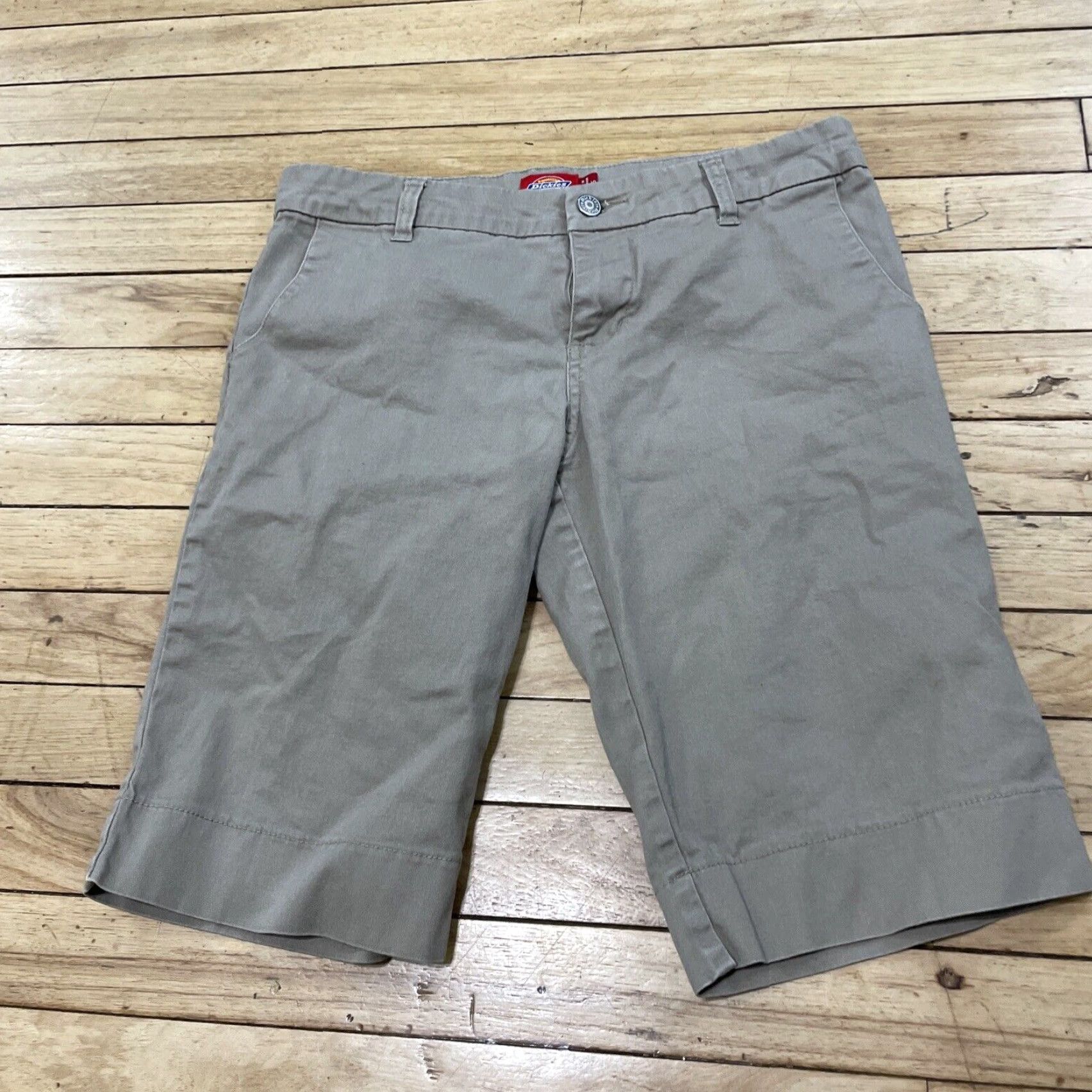 Dickies DICKIES Shorts Beige Classic Preppy Y2k Skate School Bermuda Chino 30 in Size 5 Women's Bermuda 30 Beige Dickies Shorts Size 27" / US 4 / IT 40 - 2 Thumbnail