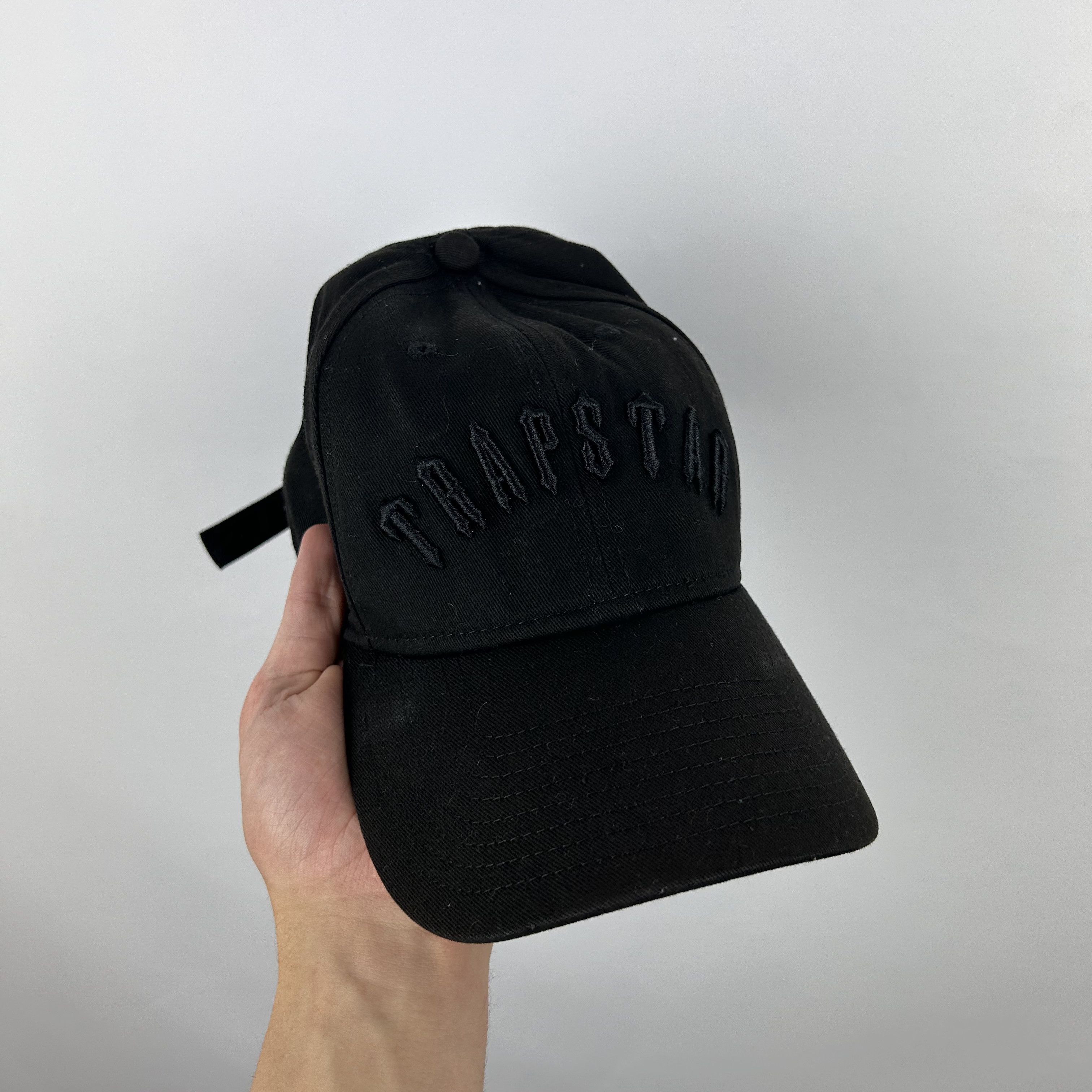 Trapstar x Ed Hardy Snapback - Black | Parallel