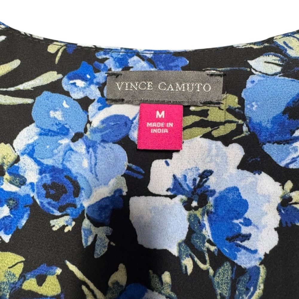 Vince Camuto NWT New Vince Camuto Blue Floral Flutter Sleeve V-Neck Blou Size M / US 6-8 / IT 42-44 - 4 Thumbnail