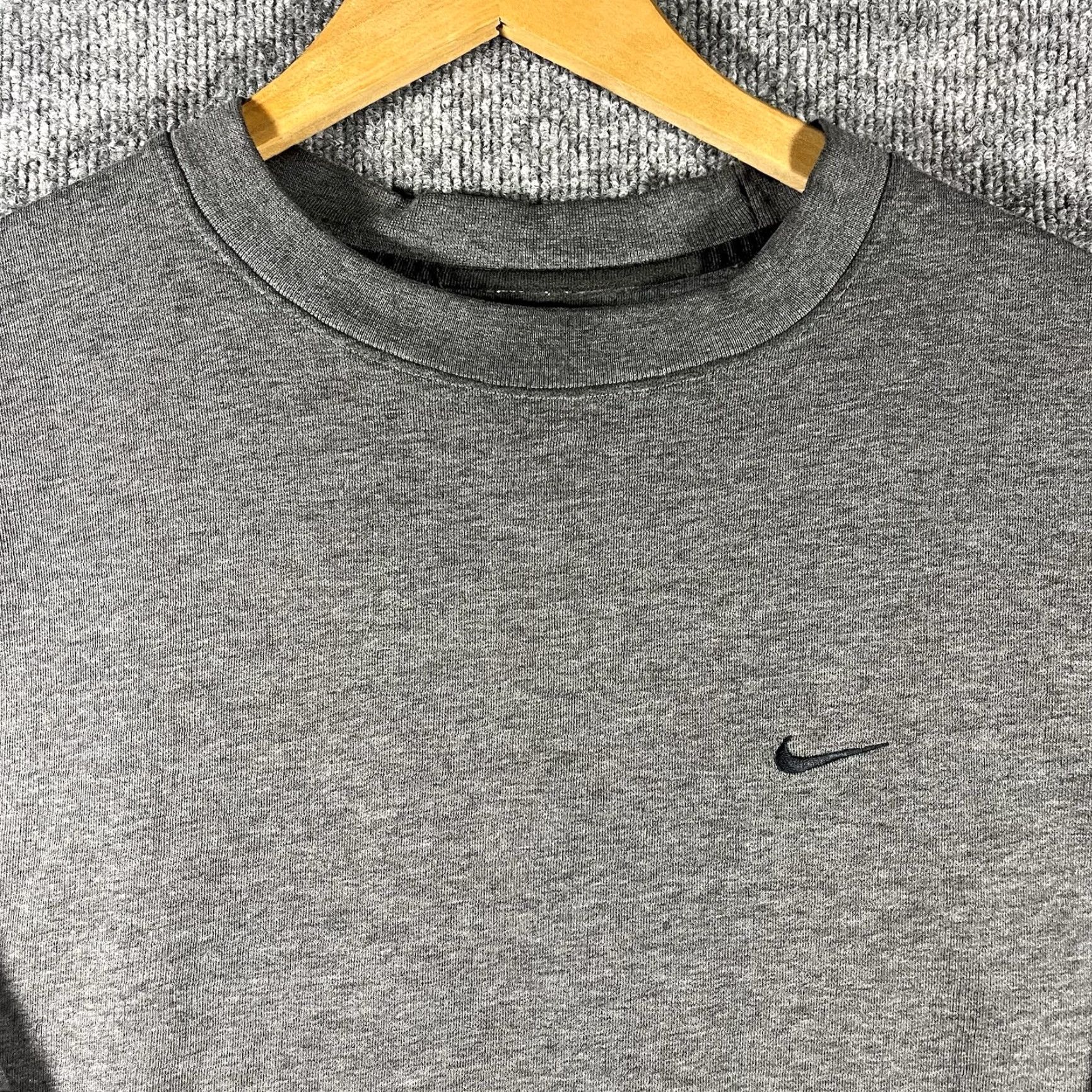 Nike VINTAGE Nike Sweatshirt Crew Neck Embroidered Swoosh Logo Gray Large Men L 90s Y2K Size US L / EU 52-54 / 3 - 2 Thumbnail