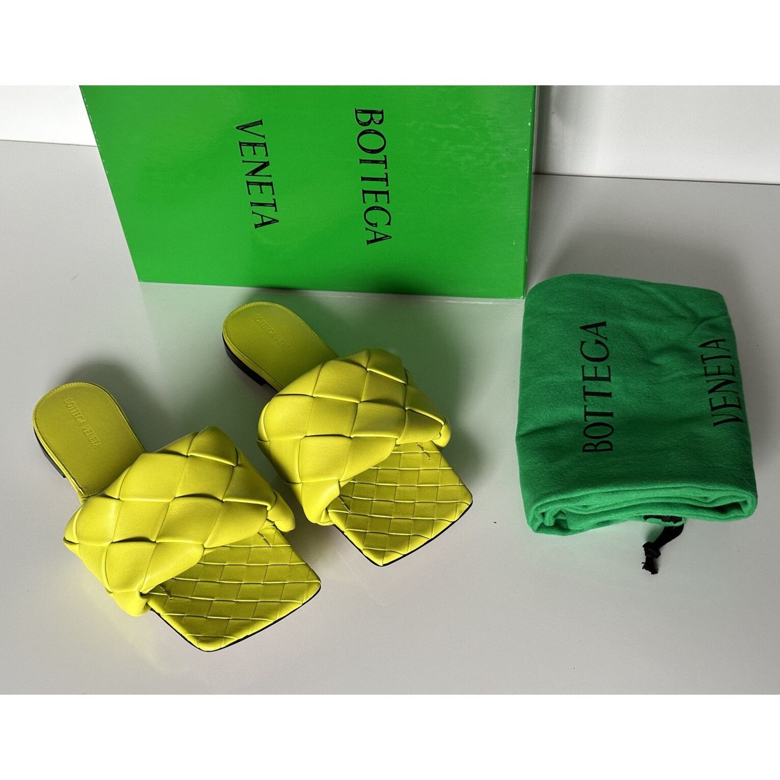 Bottega Veneta Bottega Veneta Yellow Lemon Flat Sandals 7 US (37) 608853 Size US 7 / IT 37 - 12 Thumbnail