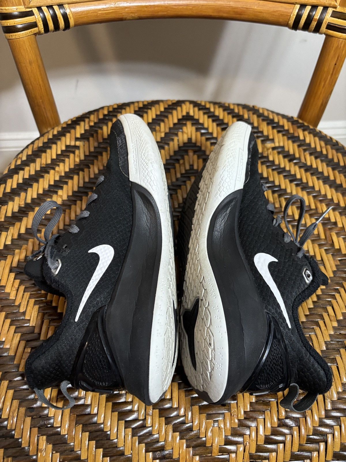 Nike Nike Mamba Focus TB Black White Dark Grey Men’s 5.5 Size US 5.5 / EU 38 - 5 Thumbnail
