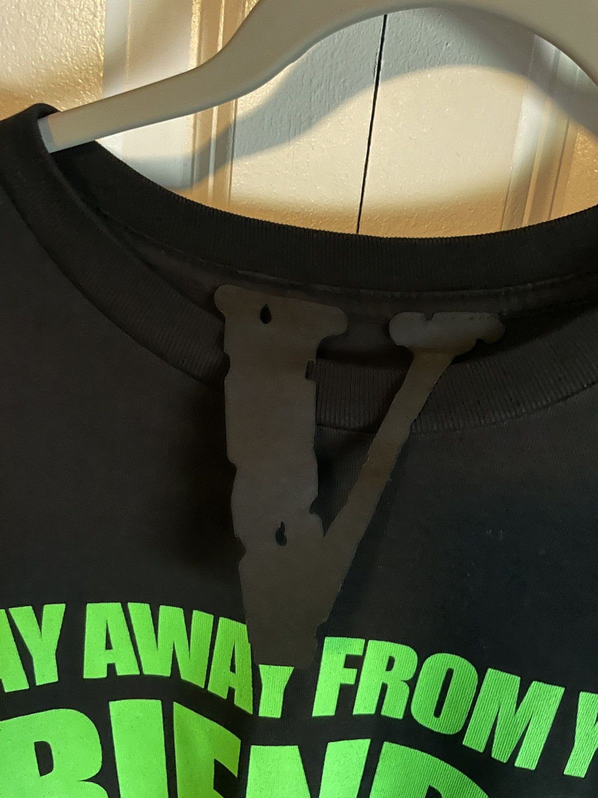 Vlone VLONE “Stay Away From Your Friends Tee” Size US M / EU 48-50 / 2 - 3 Thumbnail