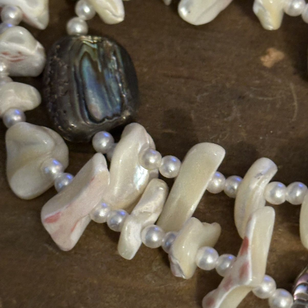 Vintage Vintage long mother of pearl and abalone chip necklace Size ONE SIZE - 5 Thumbnail