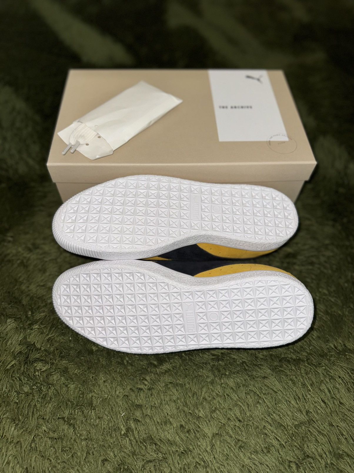 Puma [US 10] Puma Clyde OG Archive Yellow Black Suede Size US 10 / EU 43 - 7 Thumbnail