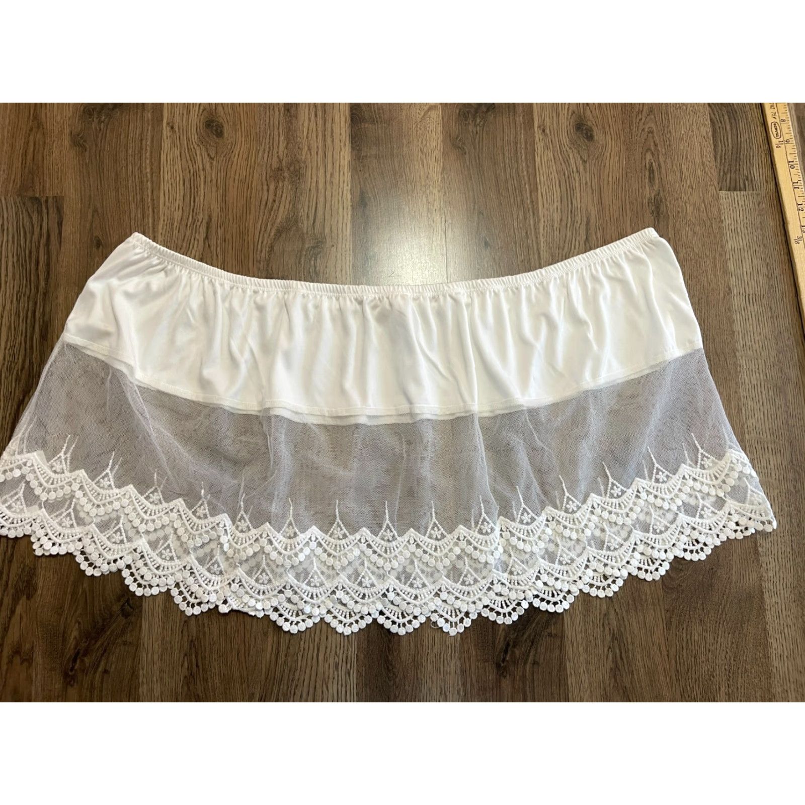 Vintage Indigo Thread Co. Extender Women's Plus 3X White Knit & Lace Scalloped Hem T-Shirt, 3X, White, Knit & Lace Scalloped Hem, Plus, VINTAGE? Size XXL / US 16-18 / IT 52-54 - 2 Thumbnail