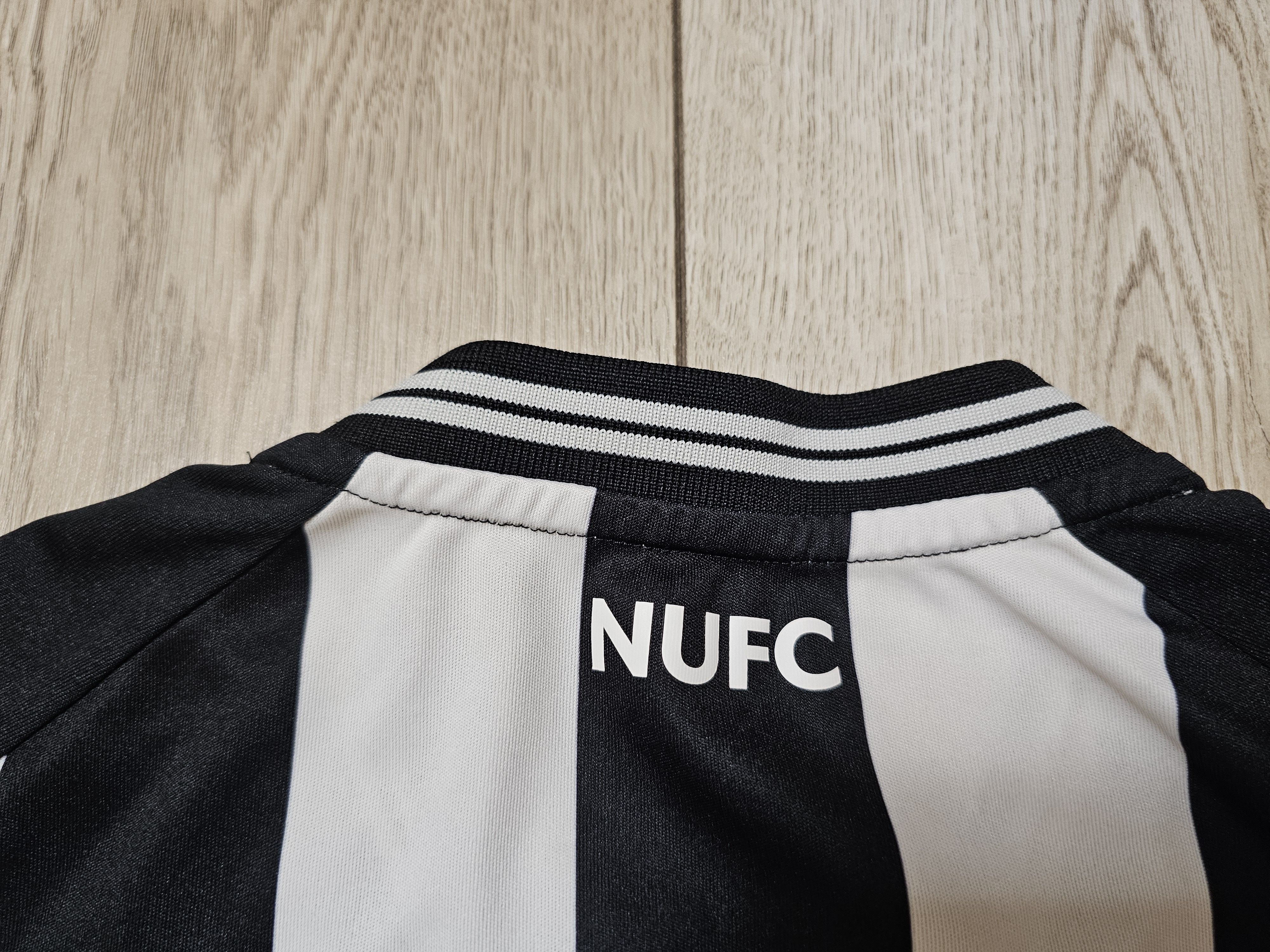 Other NEWCASTLE UNITED 2023 2024 HOME FOOTBALL SHIRT SOCCER JERSEY Size US XL / EU 56 / 4 - 5 Thumbnail