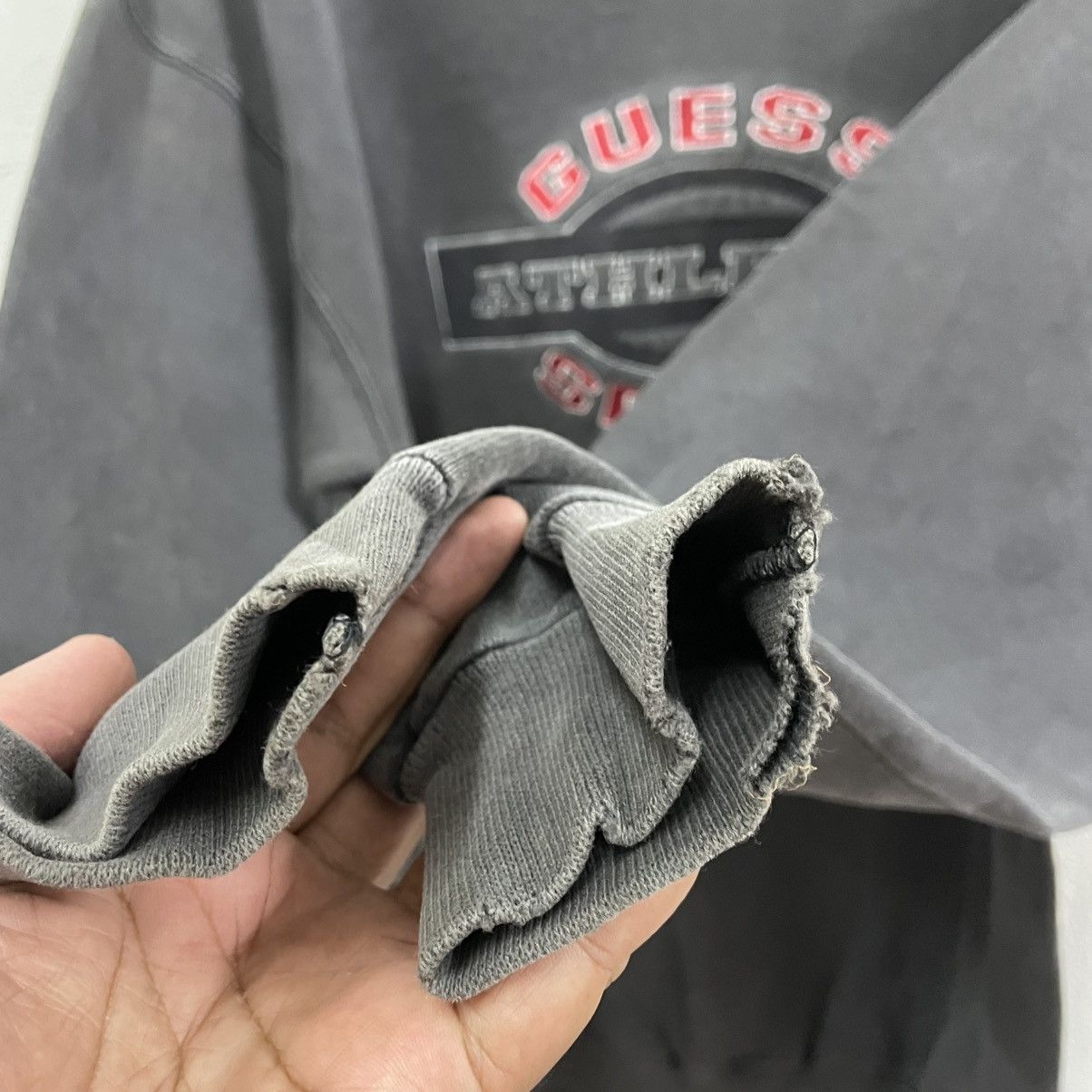 Guess × Vintage 🔥Vintage 90s Guess Embroidered Big Spellout Sweatshirts Size US M / EU 48-50 / 2 - 8 Thumbnail