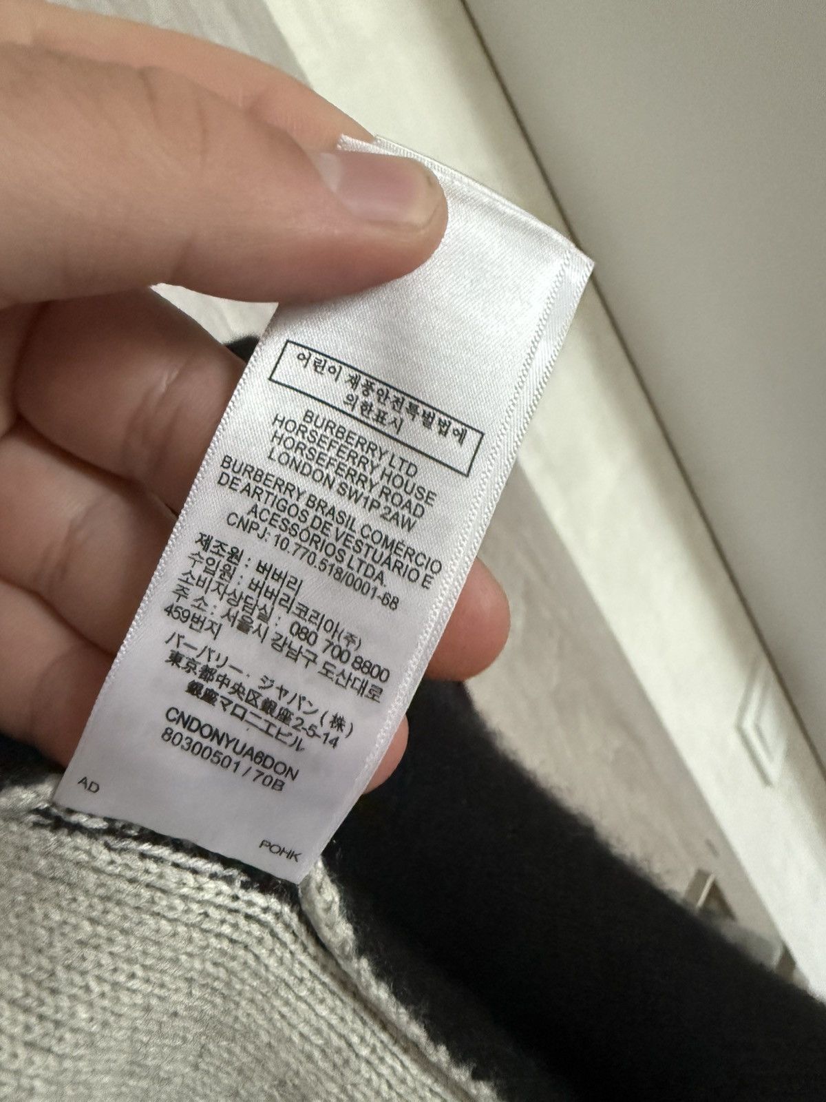 Burberry Burberry Merino Wool Cashmere Logo Intarsia Cut Out Sweater Size S / US 4 / IT 40 - 15 Thumbnail