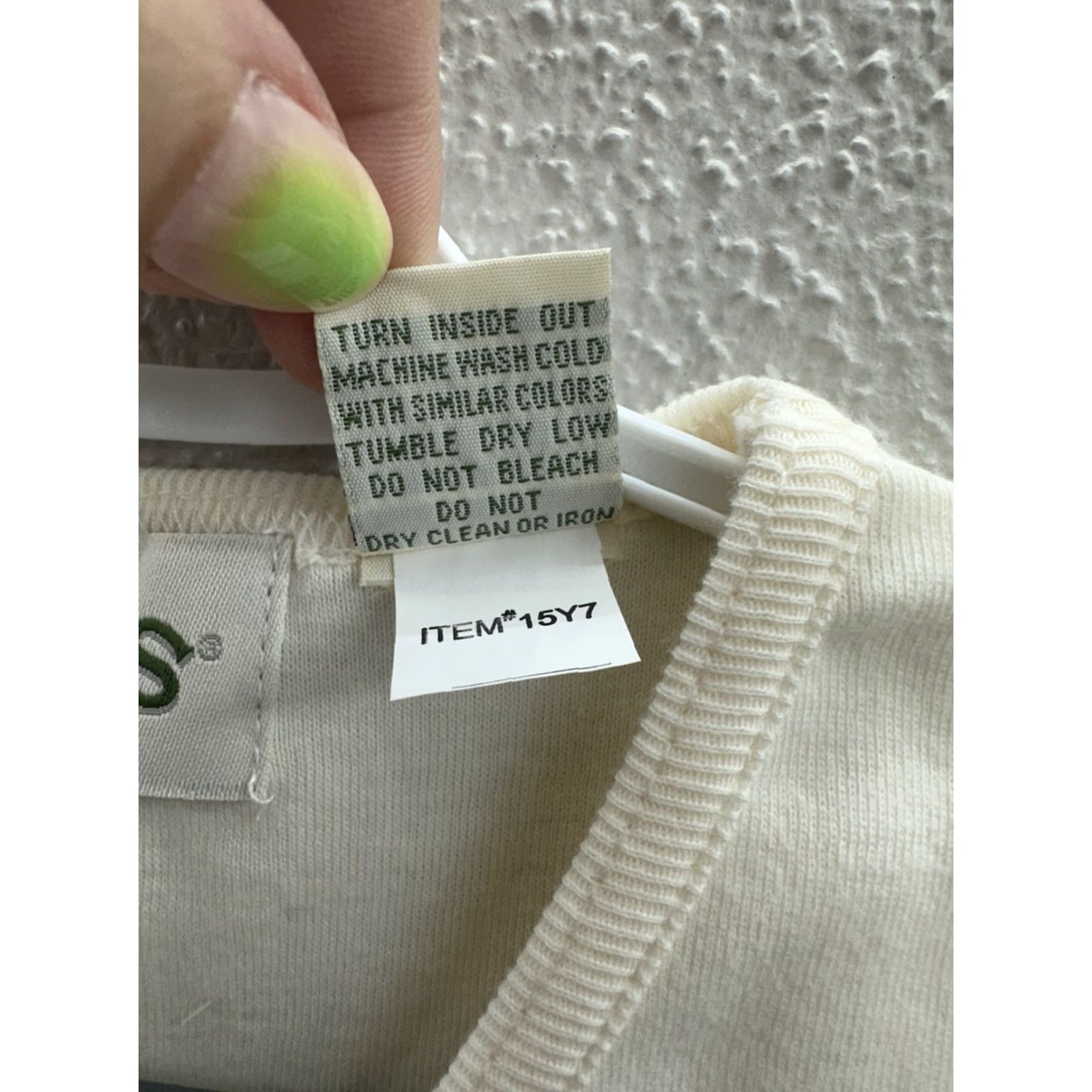 Orvis Orvis Womens Shirt Small Cream Short Sleeve V-Neck Cotton T-Shirt Casual Lightweight Regular Womens Size S Ivory Needle Size S / US 4 / IT 40 - 6 Thumbnail
