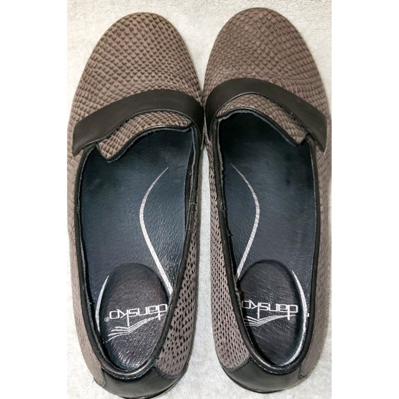 Dansko Dansko Womens Flats Size 8.5M 39EU Gray Reptile Pattern Black Crossover Loafer Flat Casual to Business Dress Womens US 8.5 M Size US 9 / IT 39 - 7 Thumbnail