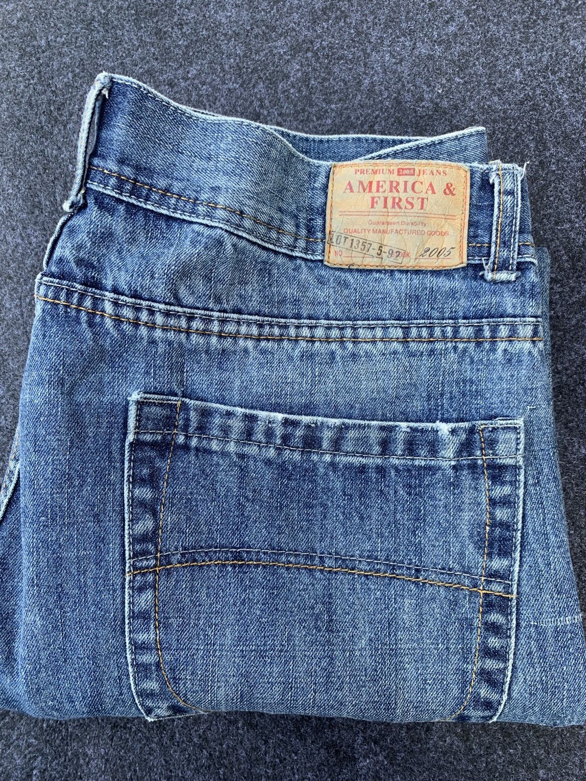Vintage DISTRESSED BAGGY AMERICA & FIRTS .(32) Size US 35 - 9 Thumbnail