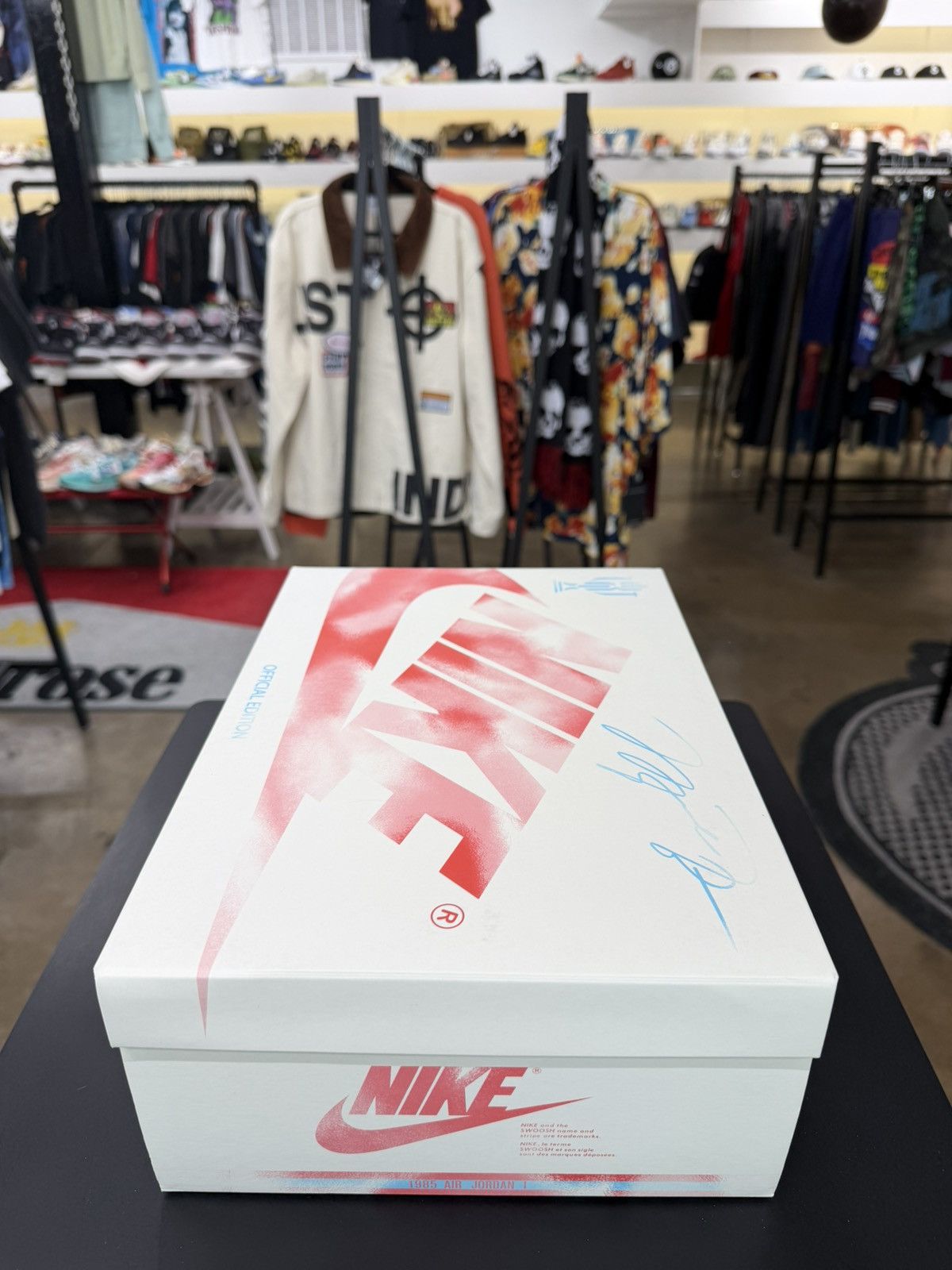 Jordan Brand Air Jordan 1 Low Trophy Room Rookie Card Away Size 8.5(2024) Size US 8.5 / EU 41-42 - 15 Thumbnail