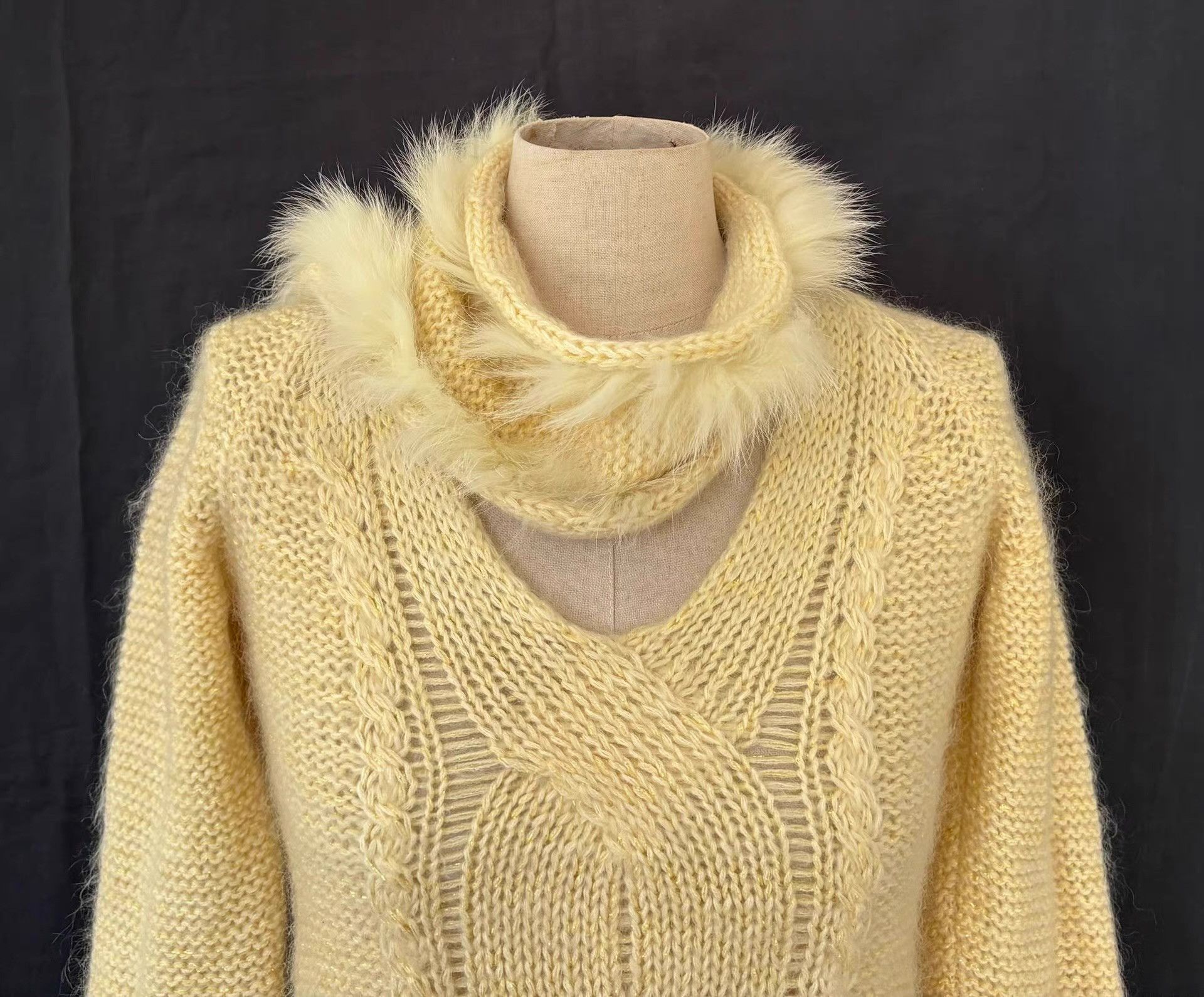 Roberto Cavalli Roberto Cavalli Women's Pale Yellow Knit Sweater Ｑ21 Size S / US 4 / IT 40 - 8 Thumbnail