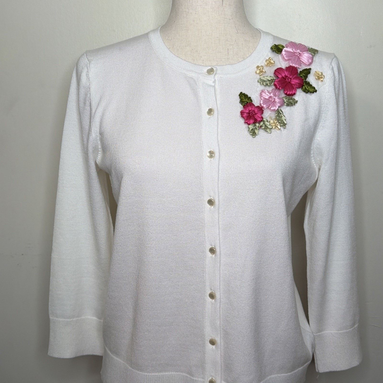 Other CABLE and GAUGE Small CARDIGAN Sweater Floral Applique WHITE Size S / US 4 / IT 40 - 3 Thumbnail
