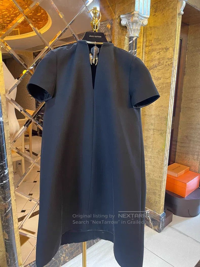 Valentino Valentino Heavy work dress Size M / US 6-8 / IT 42-44 - 2 Thumbnail