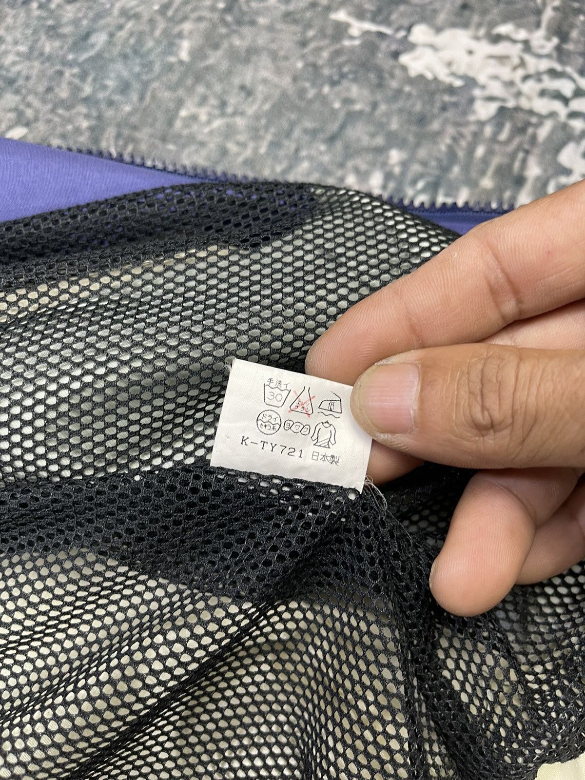 The North Face Vintage The North Face Pocketable Windbreaker Jackets Size US L / EU 52-54 / 3 - 12 Thumbnail