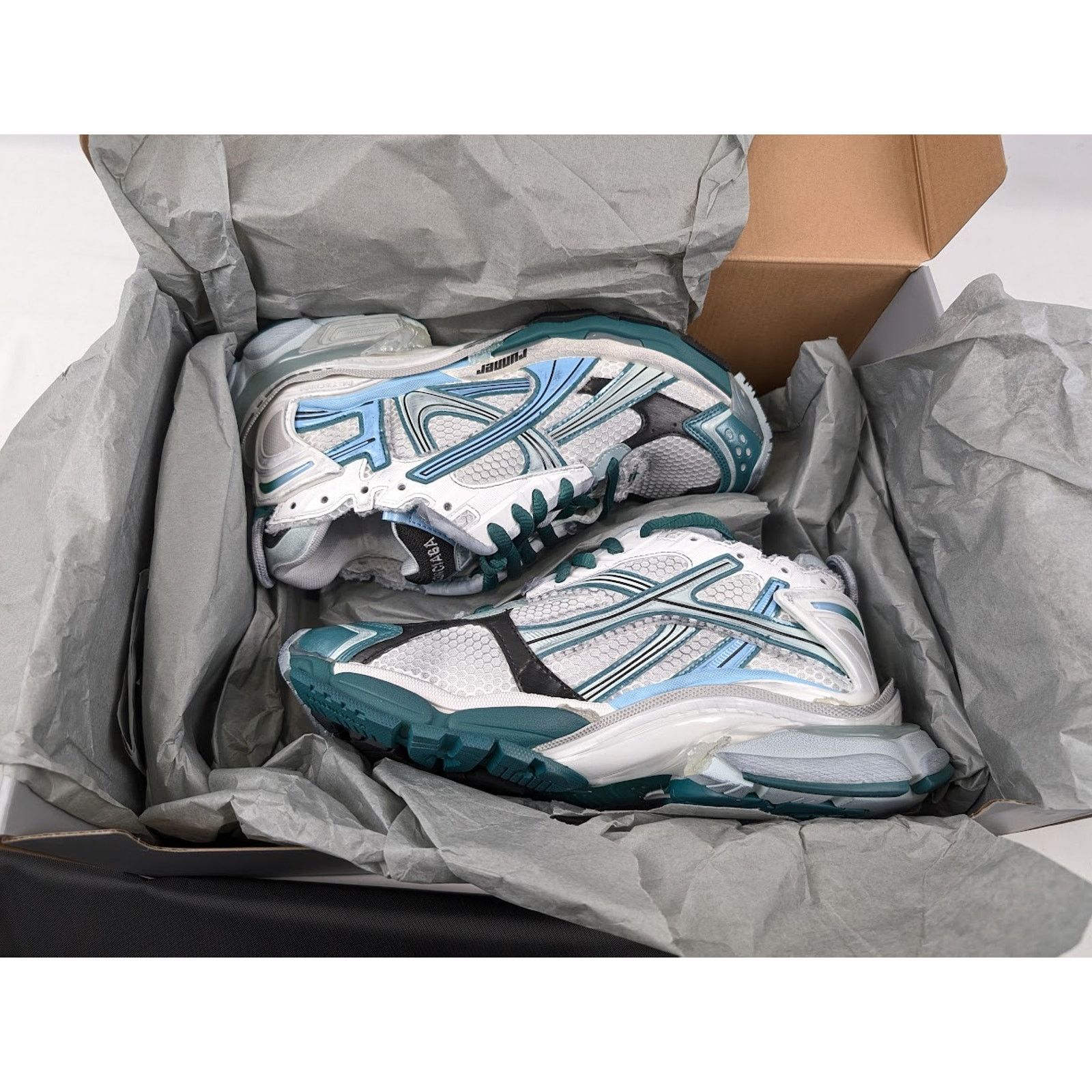 Balenciaga o1rshd1 Q:2 / Runners Gradient Mesh Rubber White/Green/Blue Size US 10 / EU 43 - 19 Thumbnail