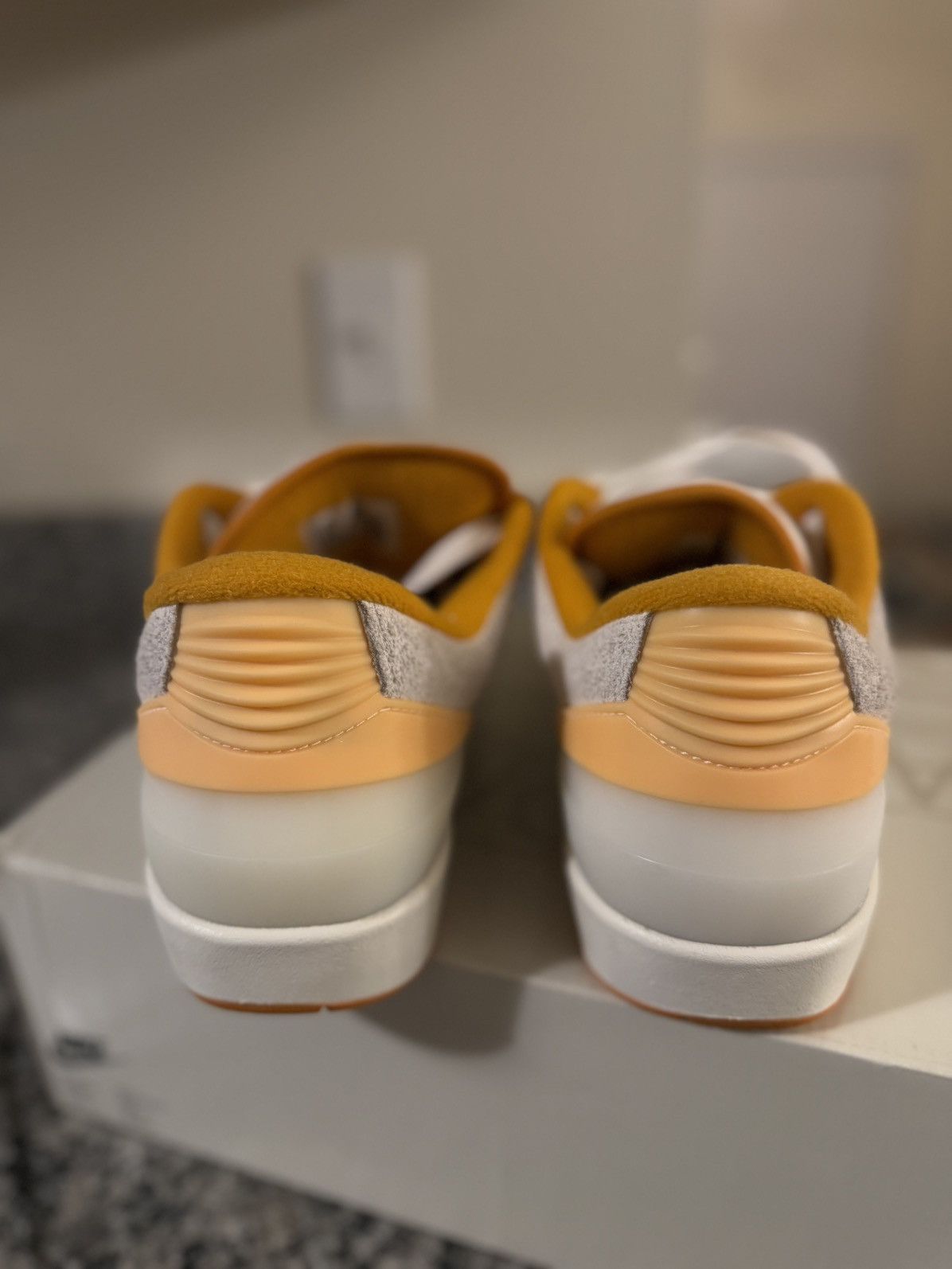 Jordan Brand × Nike Jordan 2 Lowtop Craft Melon (DV9956-118) Size 10 Size US 10 / EU 43 - 9 Thumbnail