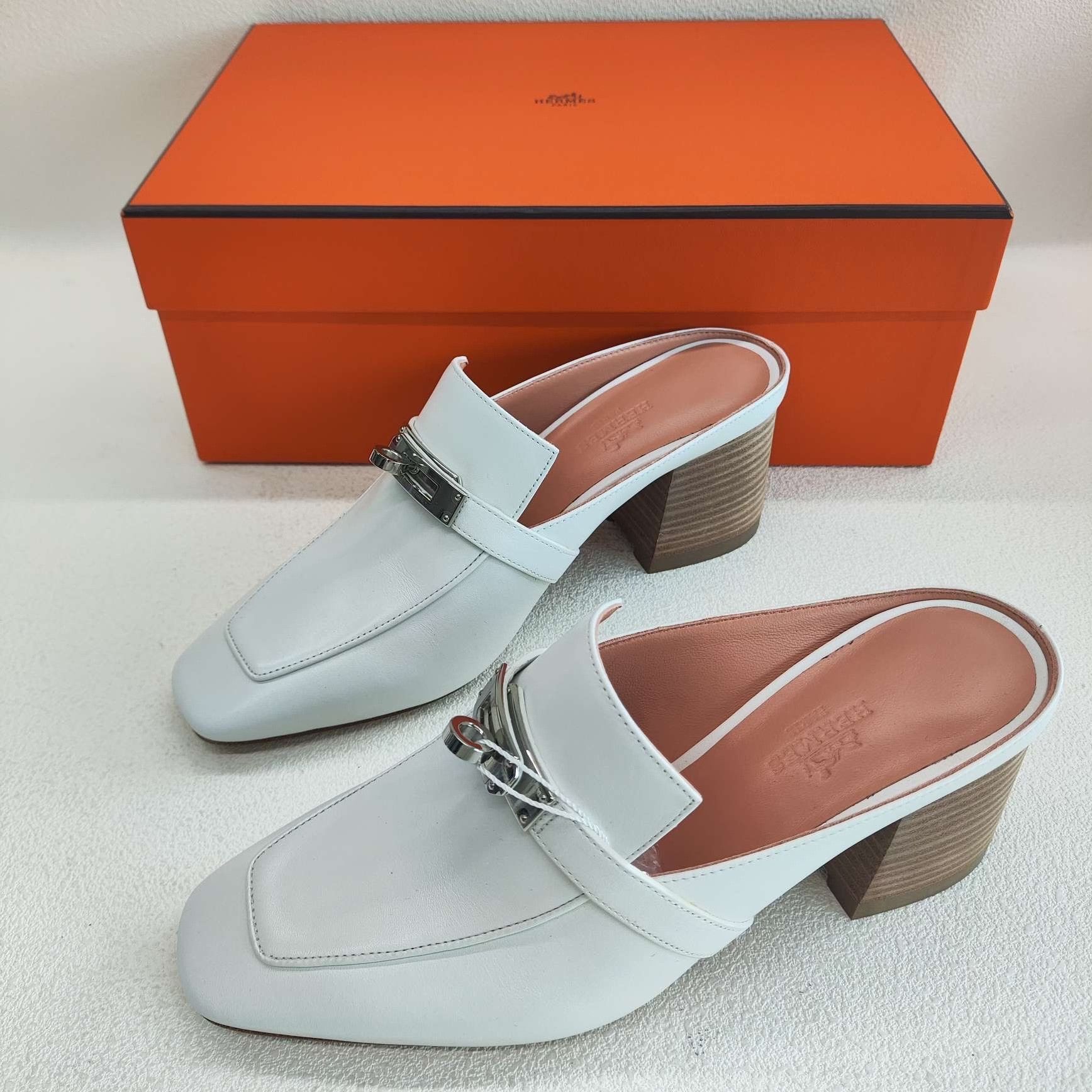Hermes Hermes White Sandals us_6 Women Size US 6 / IT 36 - 1 Thumbnail