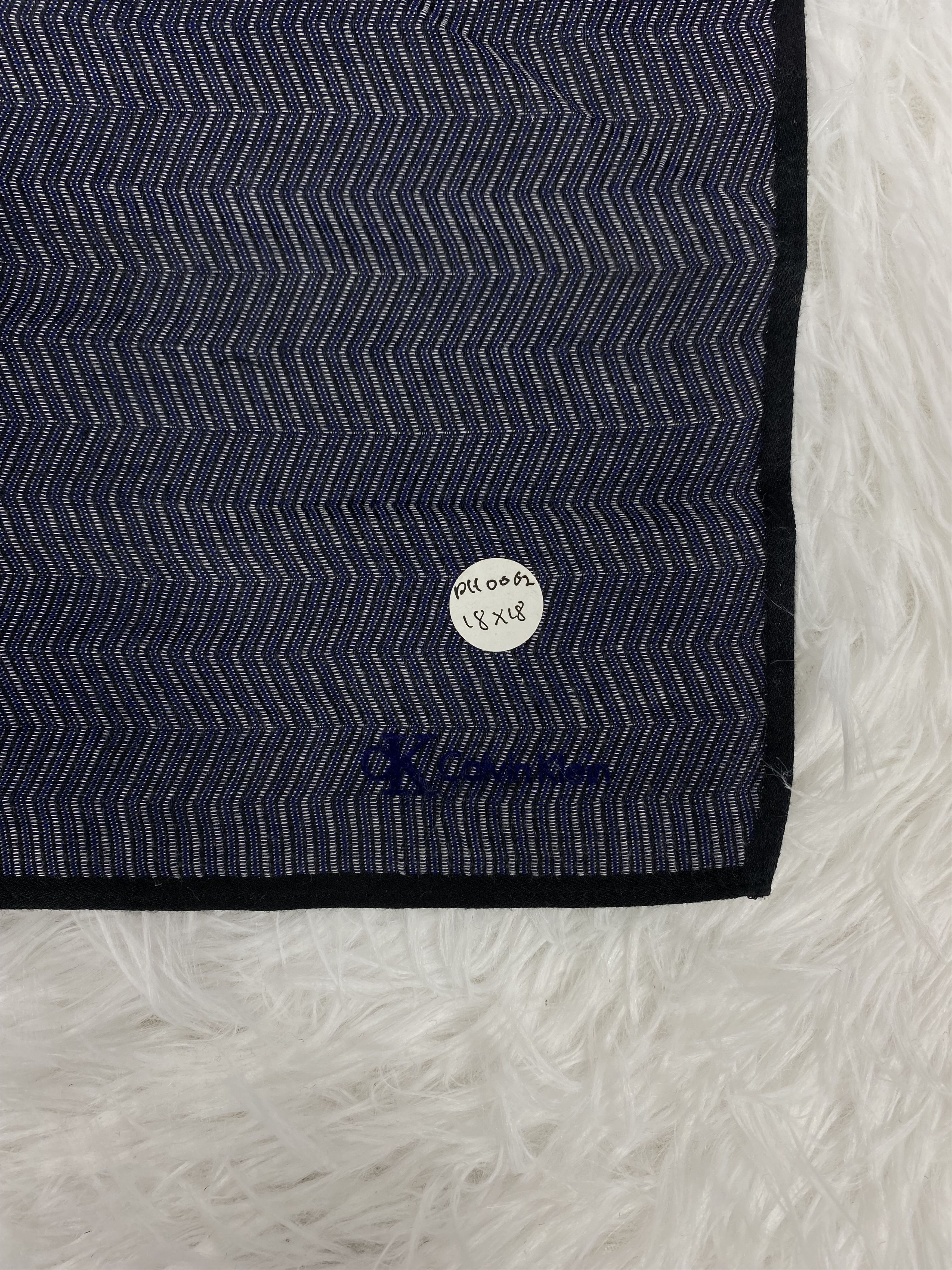 Calvin Klein Vintage Calvin Klein Handkerchief PH0062 Size ONE SIZE - 4 Thumbnail