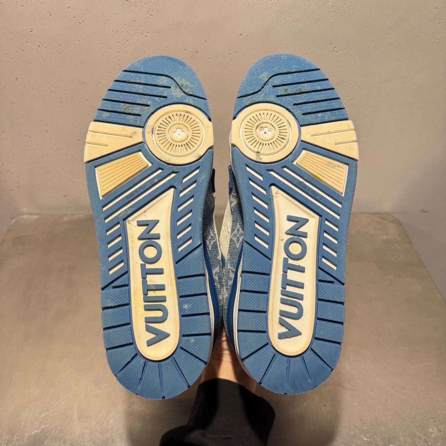 Louis Vuitton Louis Vuitton Trainer in white and blue jeans Size US 9.5 / EU 42-43 - 4 Thumbnail