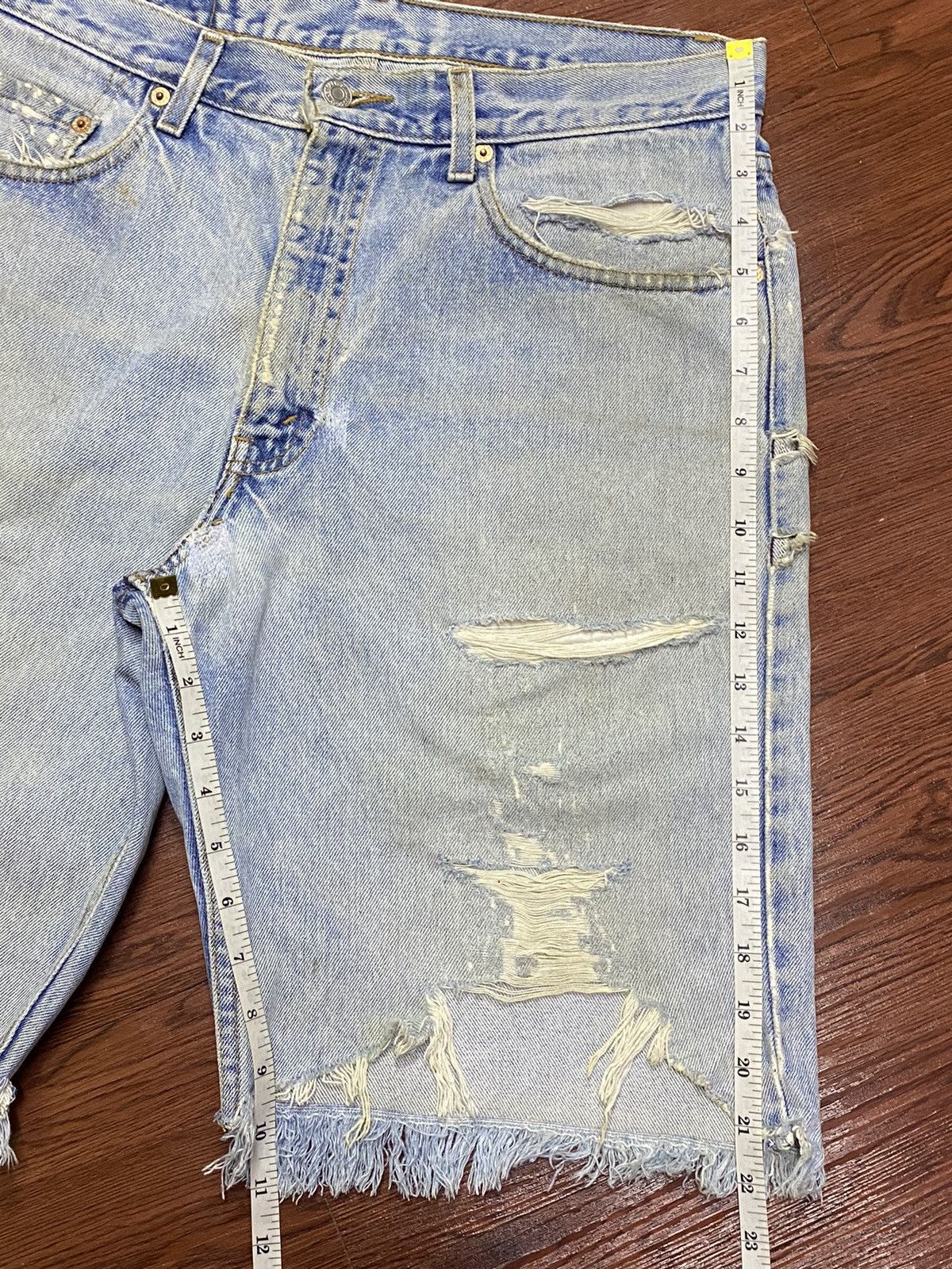 Levi's Vintage Clothing Vintage Levis550 90’s Faded Ripped Short Jeans Size US 34 / EU 50 - 18 Thumbnail