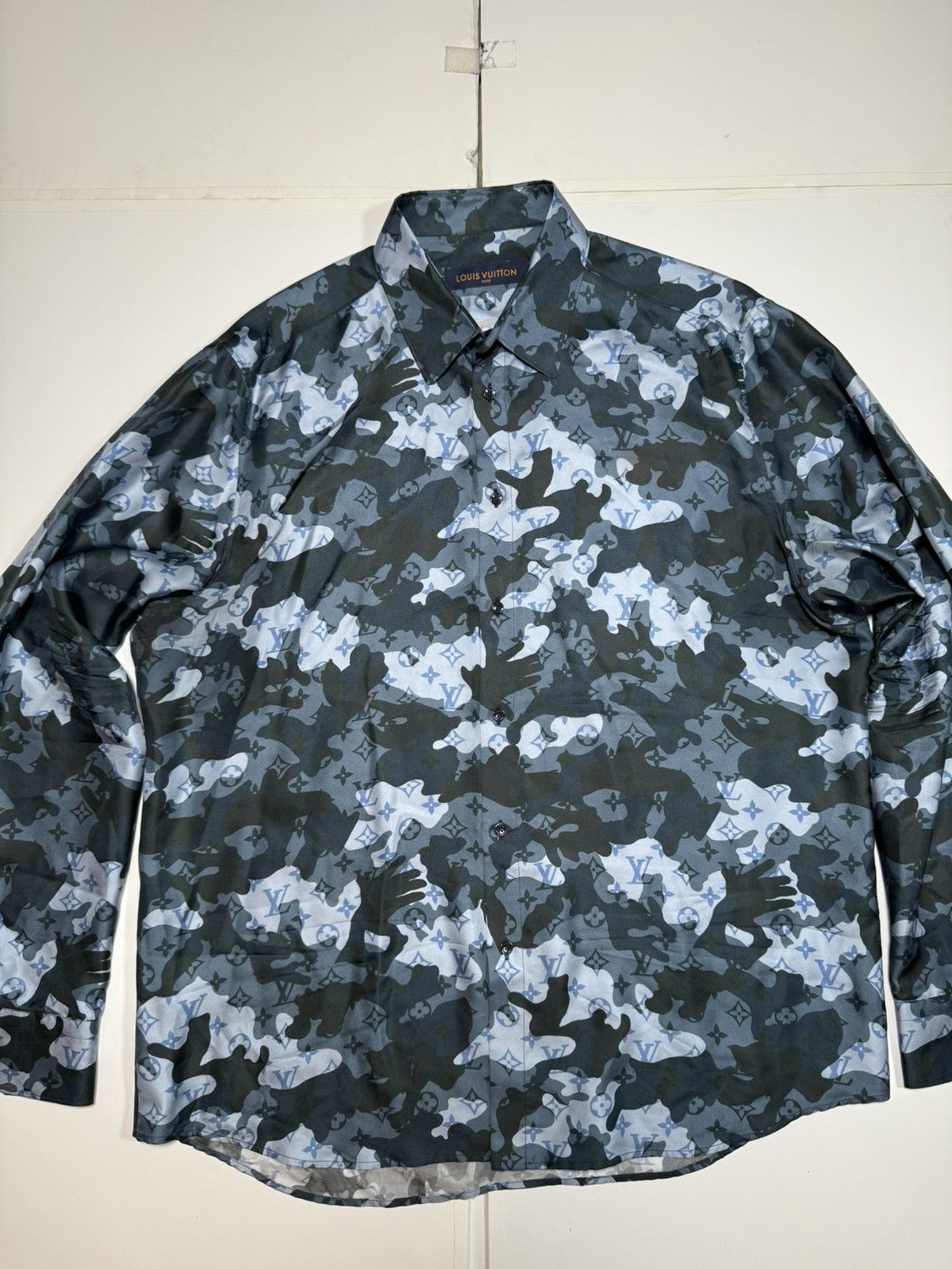 Image of Louis Vuitton Camo Silk Shirt Virgil Abloh Size 4L in Blue Camo, Men's