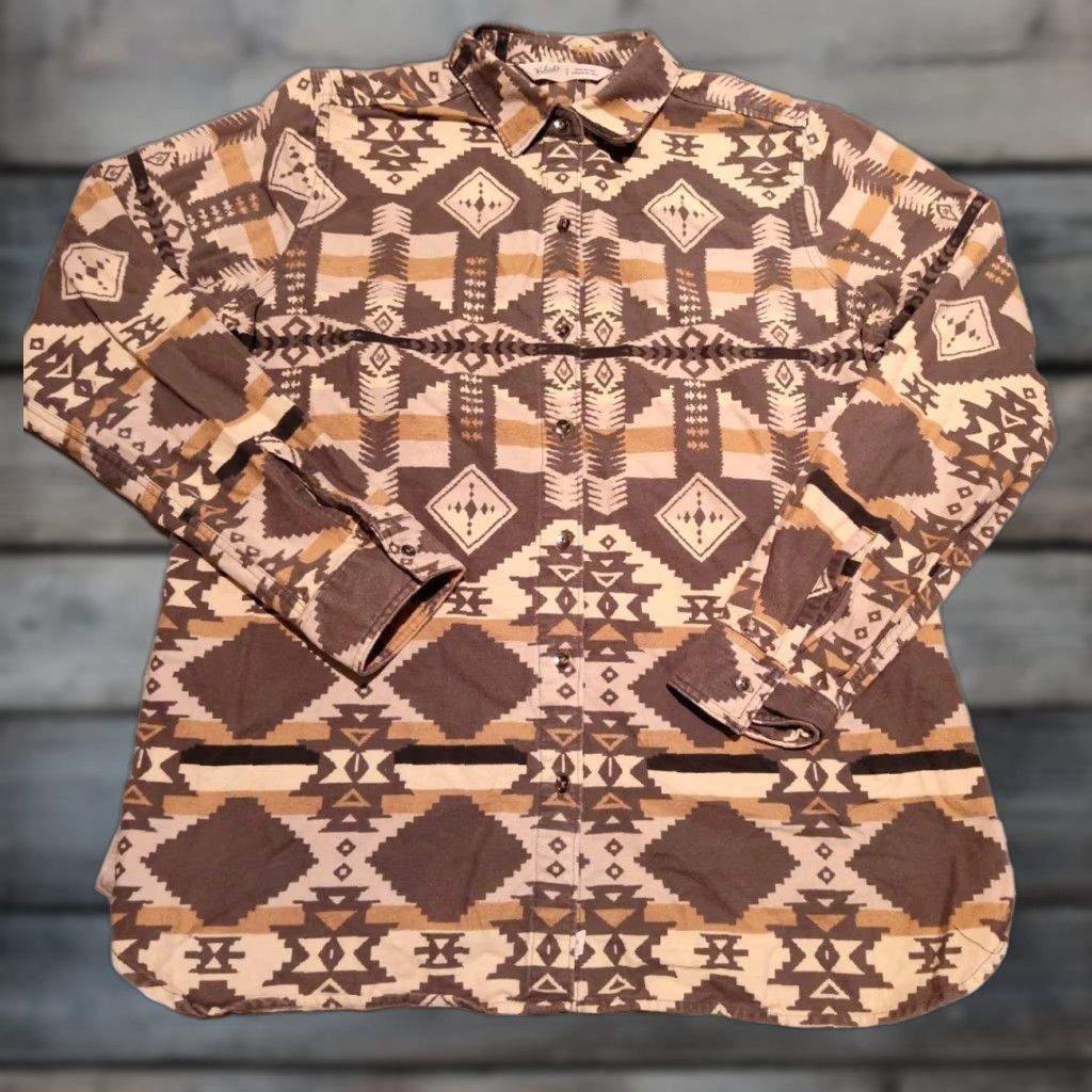 Vintage VINTAGE Woolrich Aztec Flannel Shirt Women's Long Sleeve Button Up Size S Beige Geometric Casual Workwear Size S / US 4 / IT 40 - 1 Thumbnail