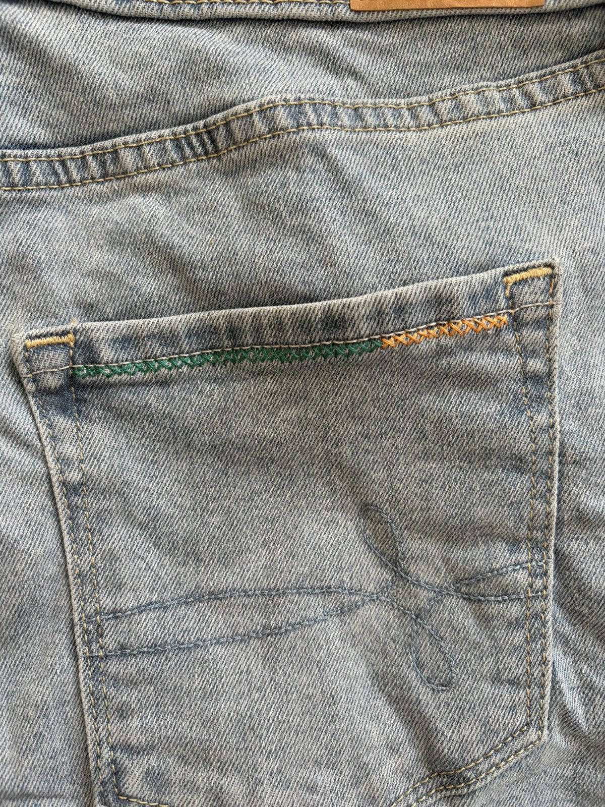 Levi's Levi upcycled embroidered mid rise denim shorts W27 Size 27" / US 4 / IT 40 - 8 Thumbnail