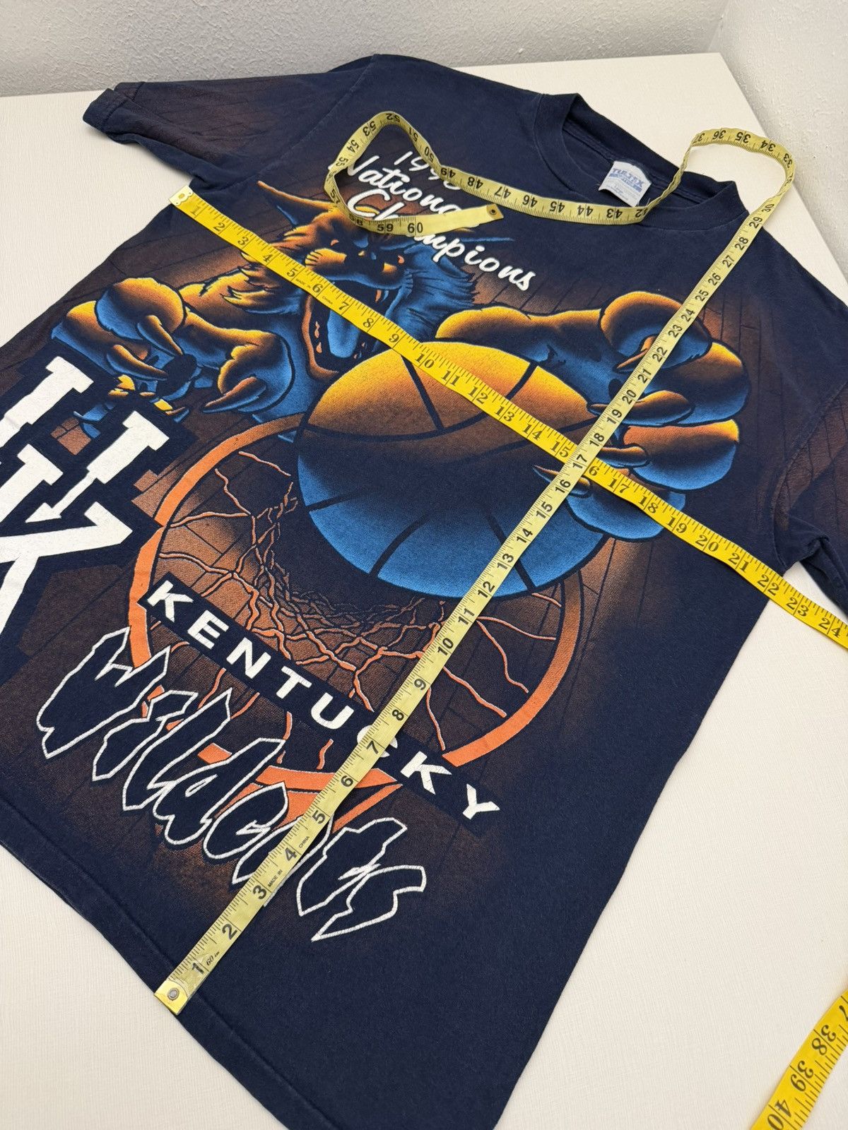 NCAA Vintage 90s Kentucky Wildcats NCAA 1998 National Champions L Size US L / EU 52-54 / 3 - 6 Thumbnail