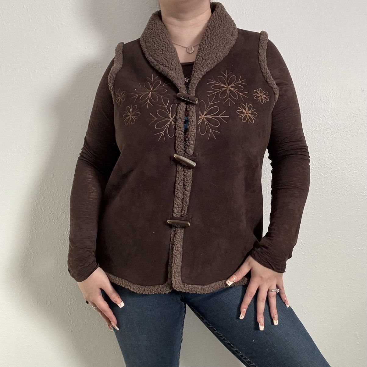 Vintage Y2K Brown Faux Suede Sherpa Toggle Button Up Floral Vest Size M / US 6-8 / IT 42-44 - 2 Thumbnail