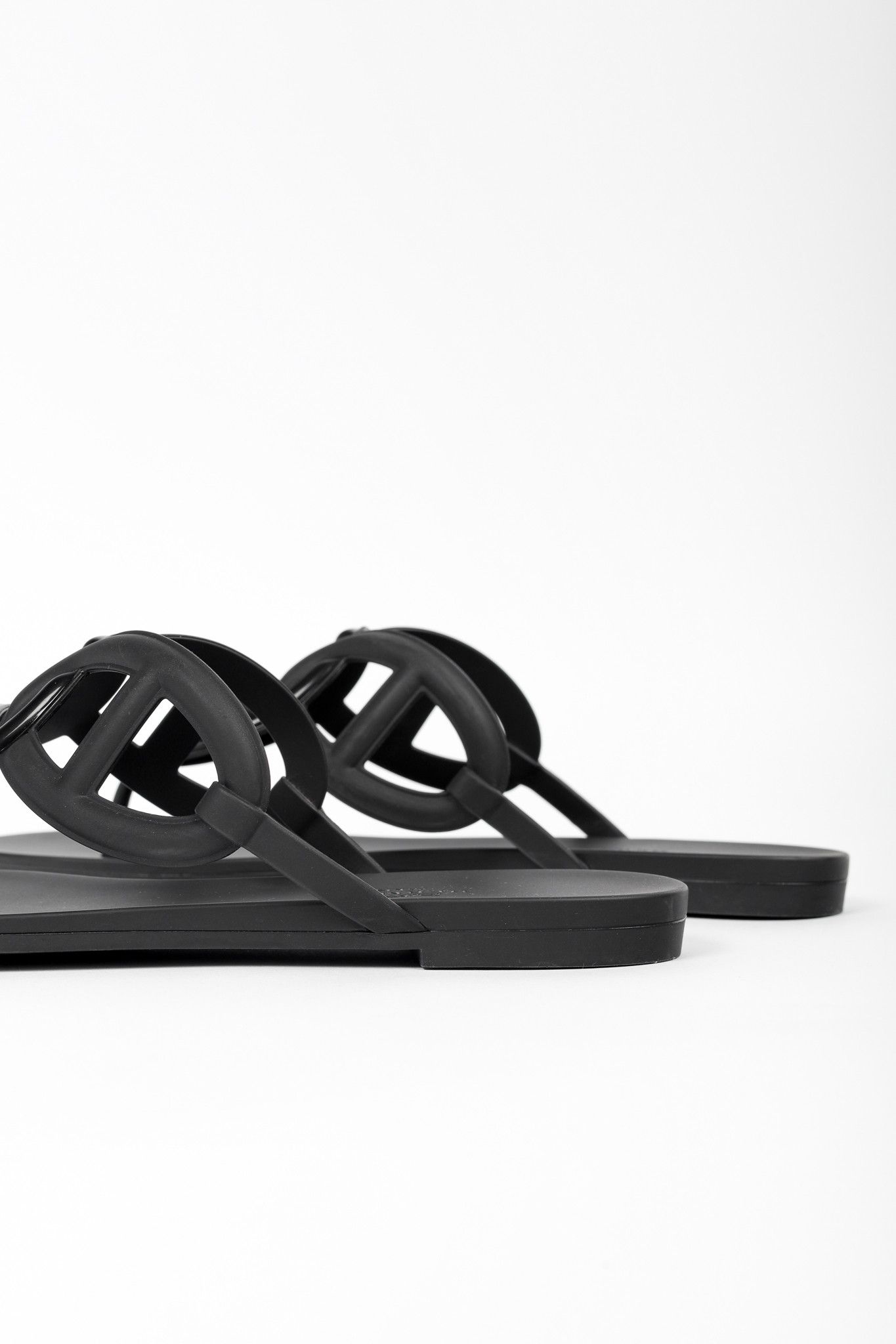 Hermes Hermes Egerie Noir Rubber Chaine d'Ancre Thong Sandals Size US 8.5 / IT 38.5 - 8 Thumbnail