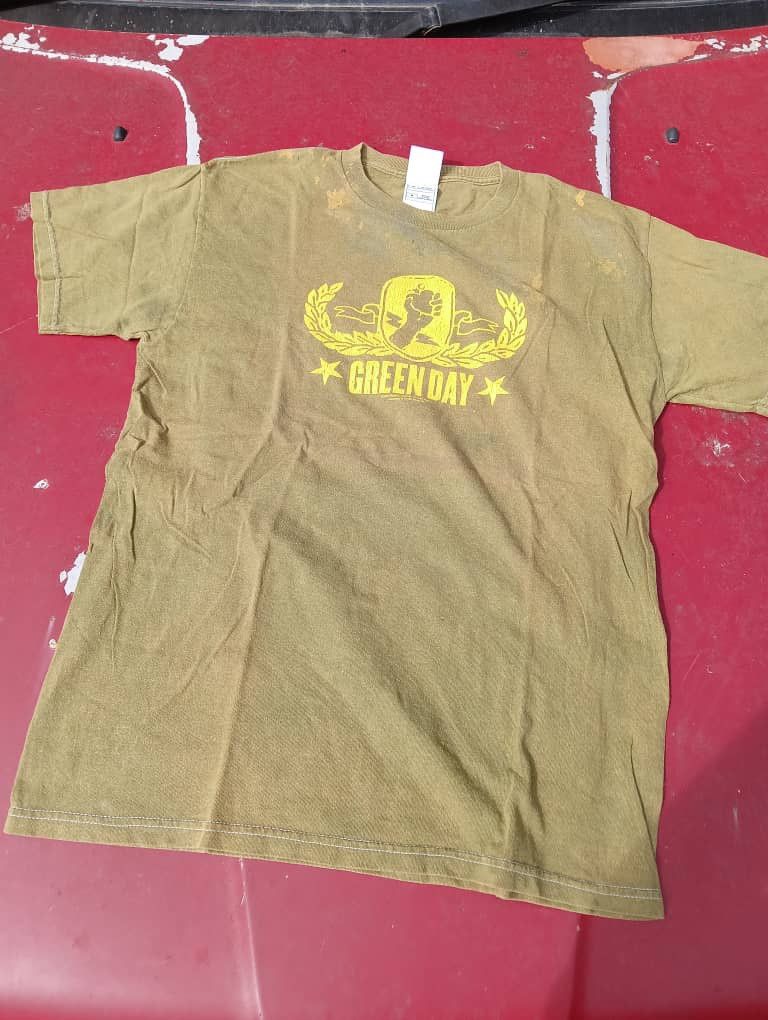 Band Tees Vintage green day American idiot distressed size M Size US M / EU 48-50 / 2 - 2 Thumbnail