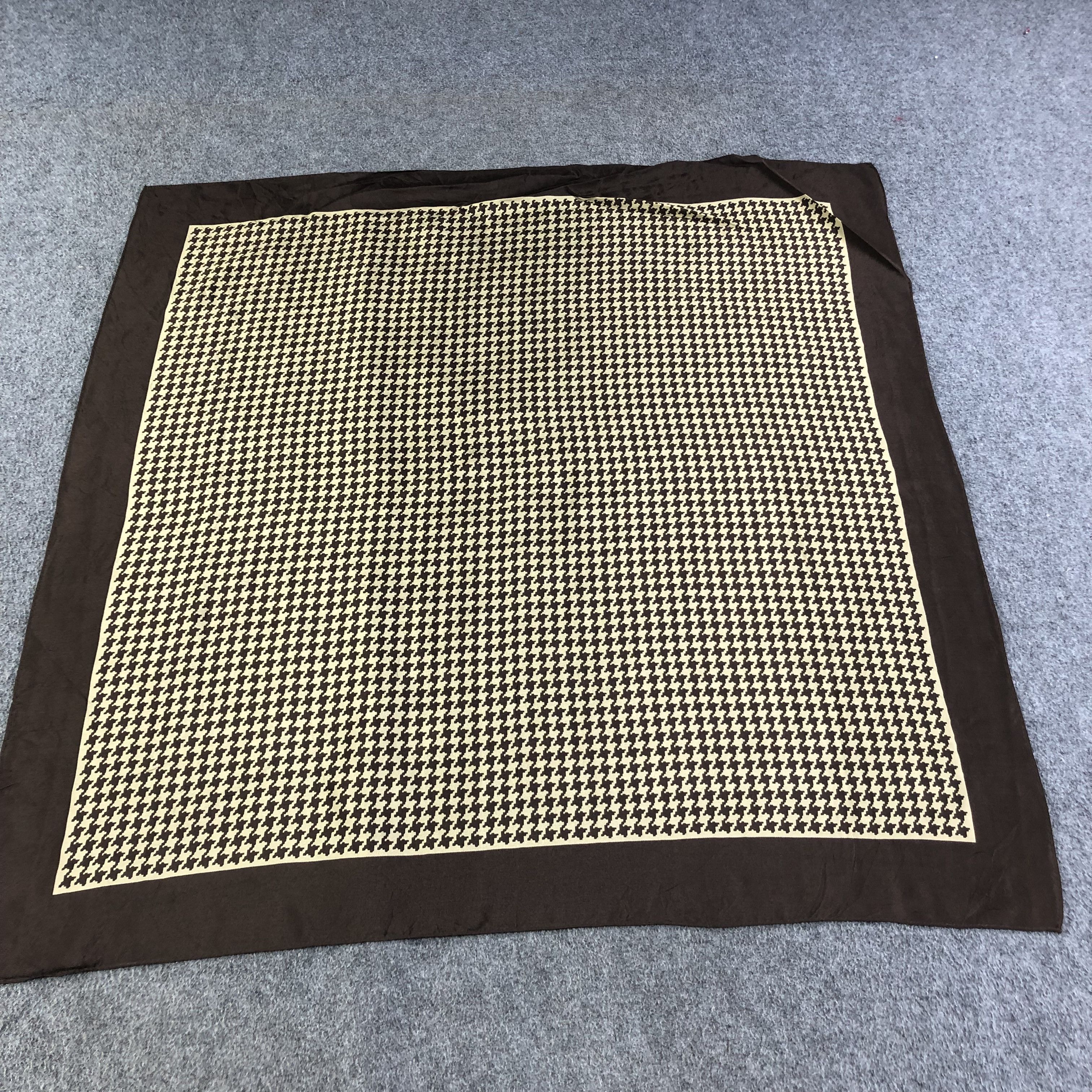 Japanese Brand Luxury Houndstooth Silk Scarf M508 Size ONE SIZE - 1 Thumbnail