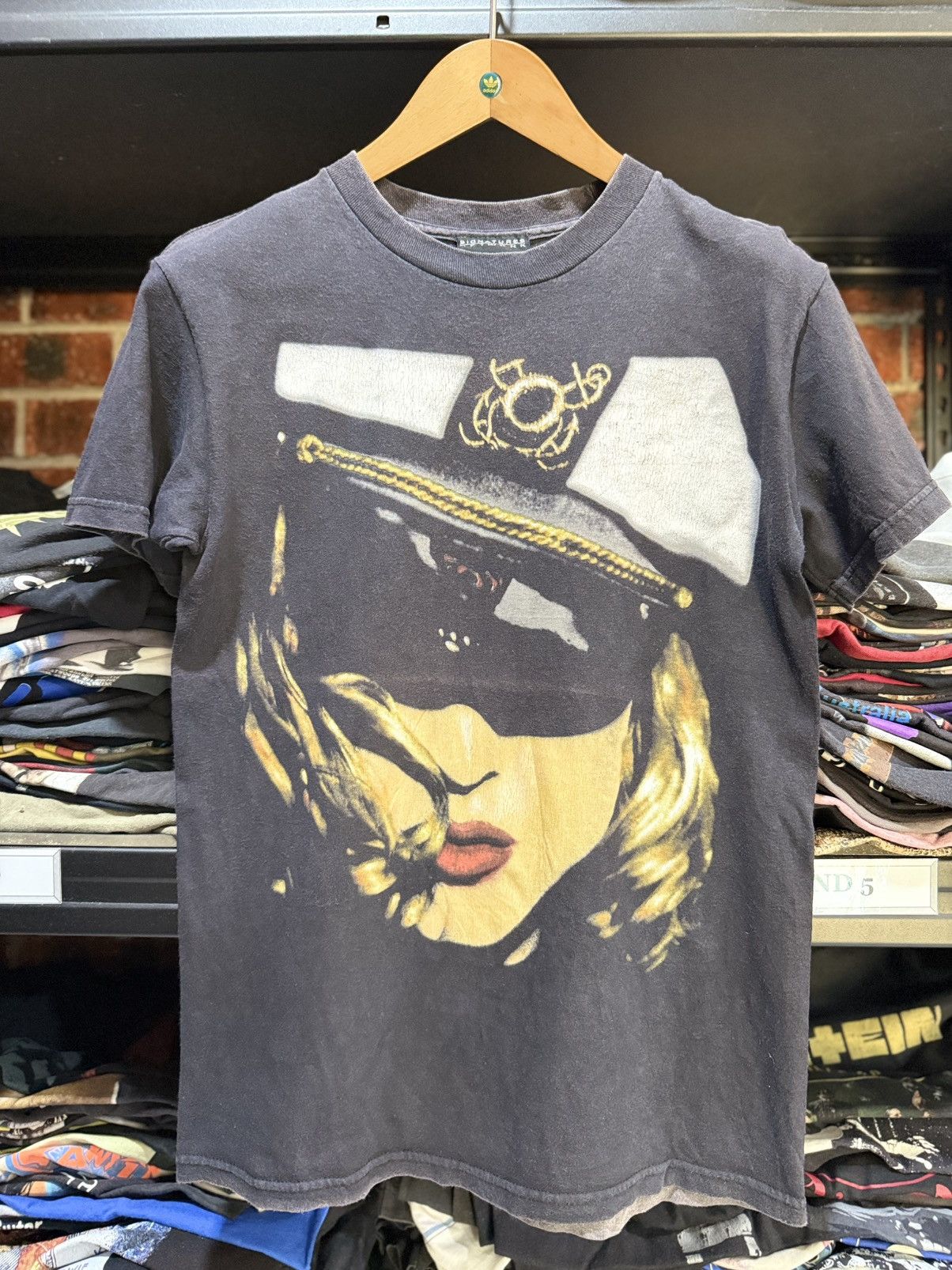 Band Tees Thrashed Vintage Modonna Signatures Network Sun Faded Tee Size US S / EU 44-46 / 1 - 1 Thumbnail