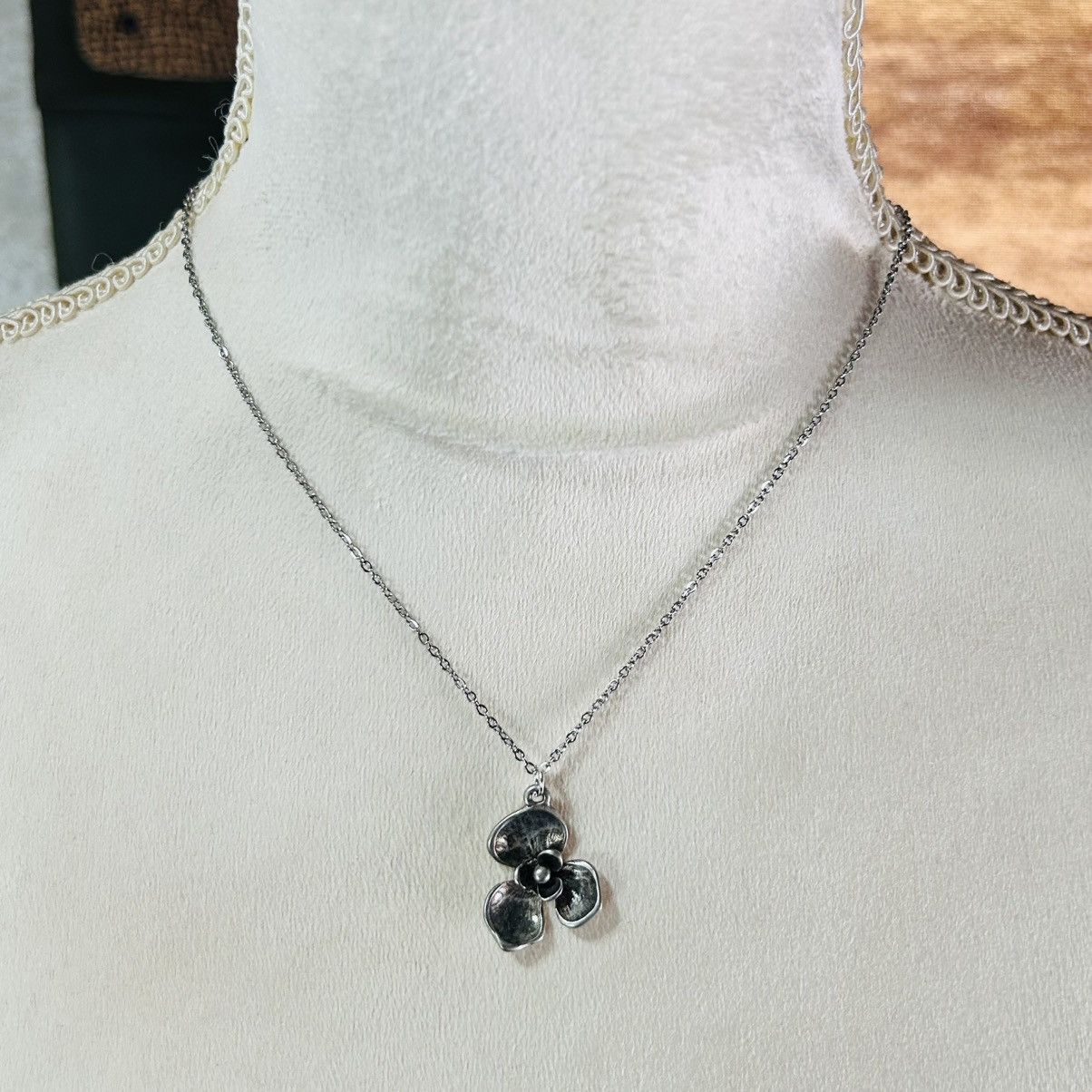 Handmade Handcrafted salvaged vintage floral pendant necklace Size ONE SIZE - 4 Thumbnail
