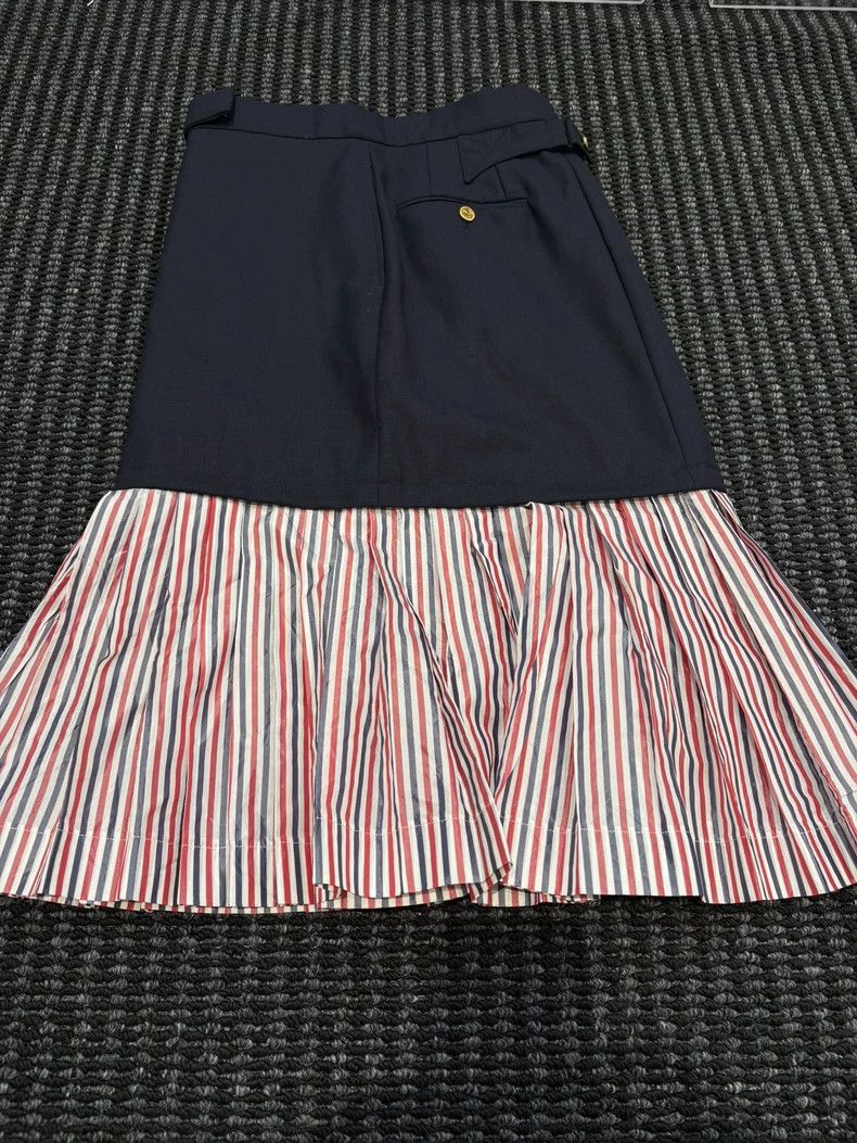 Thom Browne Thom Browne A pleated skirt with a half-length skirt Size 25" / US 0 / IT 36 - 2 Thumbnail