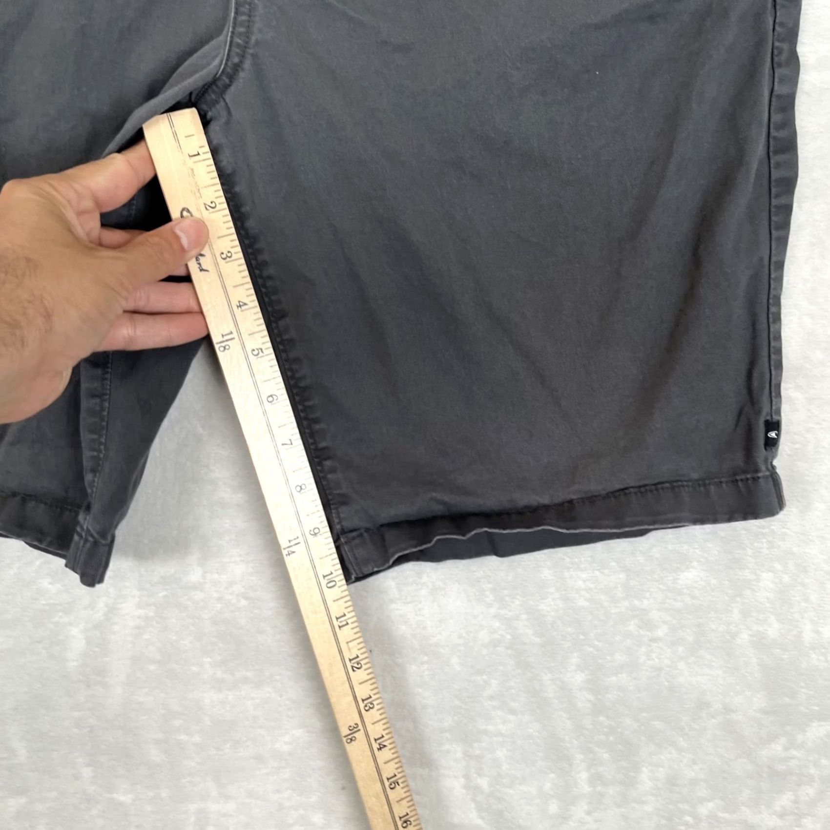 O'Neill O'Neill Gray Chino Shorts Size 34 Regular Inseam 10 in Men Casual 90s Beach Outdoor Polyester Front Pockets Slim/Flat Front Gray Chino Short Size US 34 / EU 50 - 2 Thumbnail