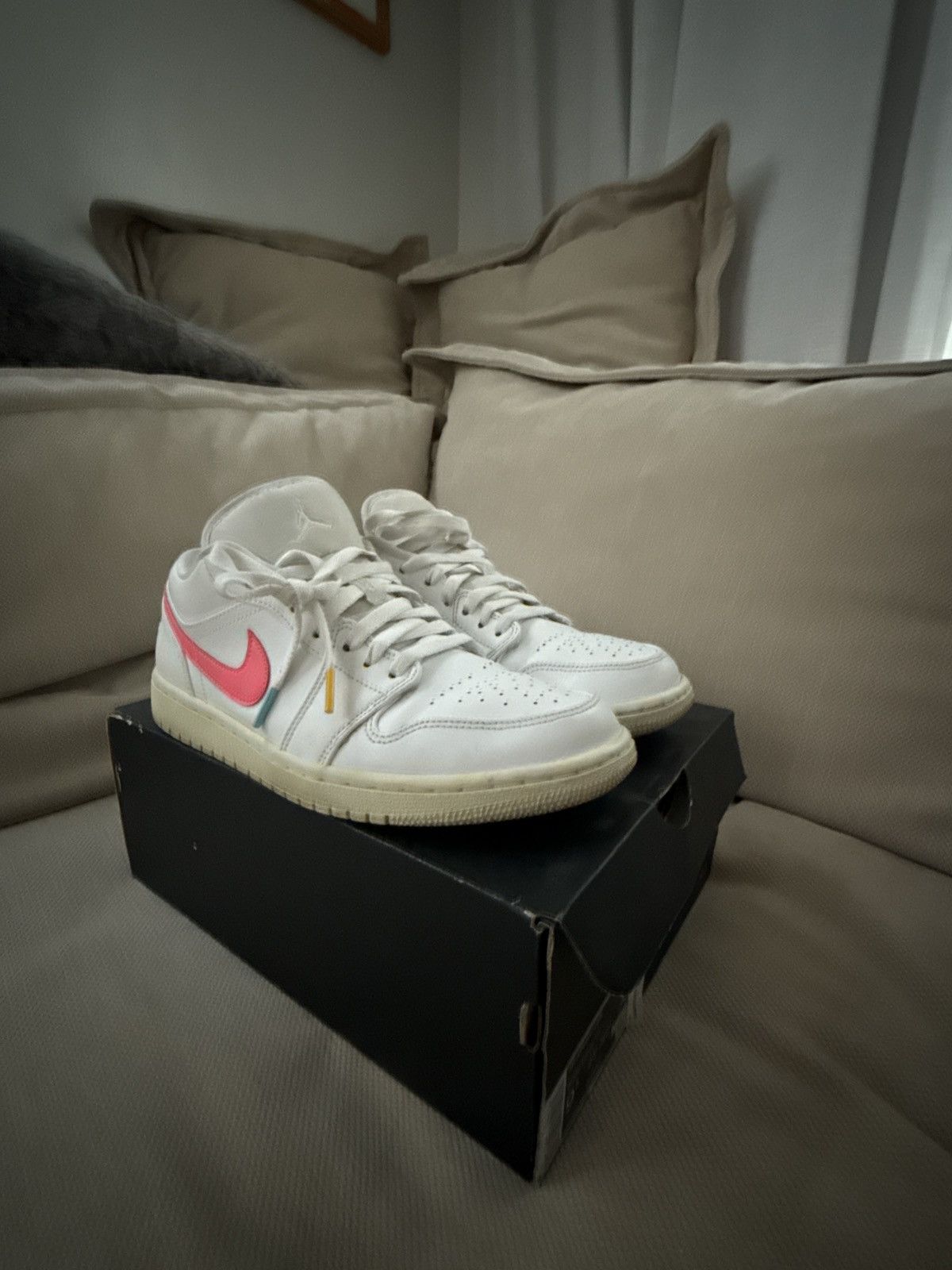 Jordan Brand Jordan 1 Low White/Multi-Color-Light Aqua Blanc Size US 9.5 / EU 42-43 - 5 Thumbnail