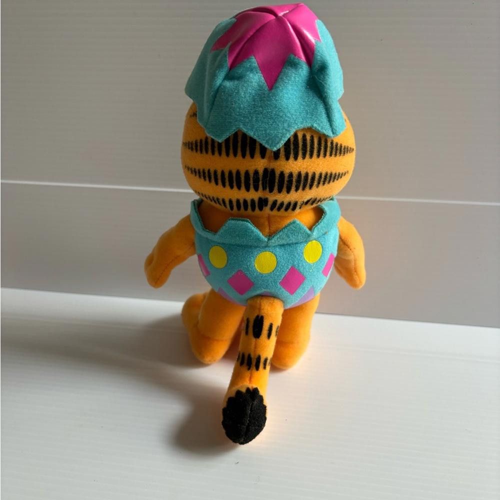 Designer Gorgeous Collectible Garfield as Egg Stuffed Plushie Size ONE SIZE - 2 Thumbnail