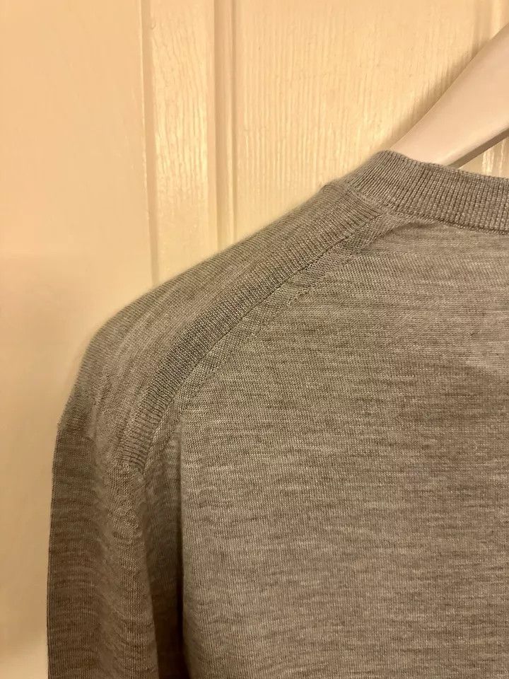 Tom Ford o1ebxxf0225 V-Neck Sweater in Light Grey Size US M / EU 48-50 / 2 - 5 Thumbnail