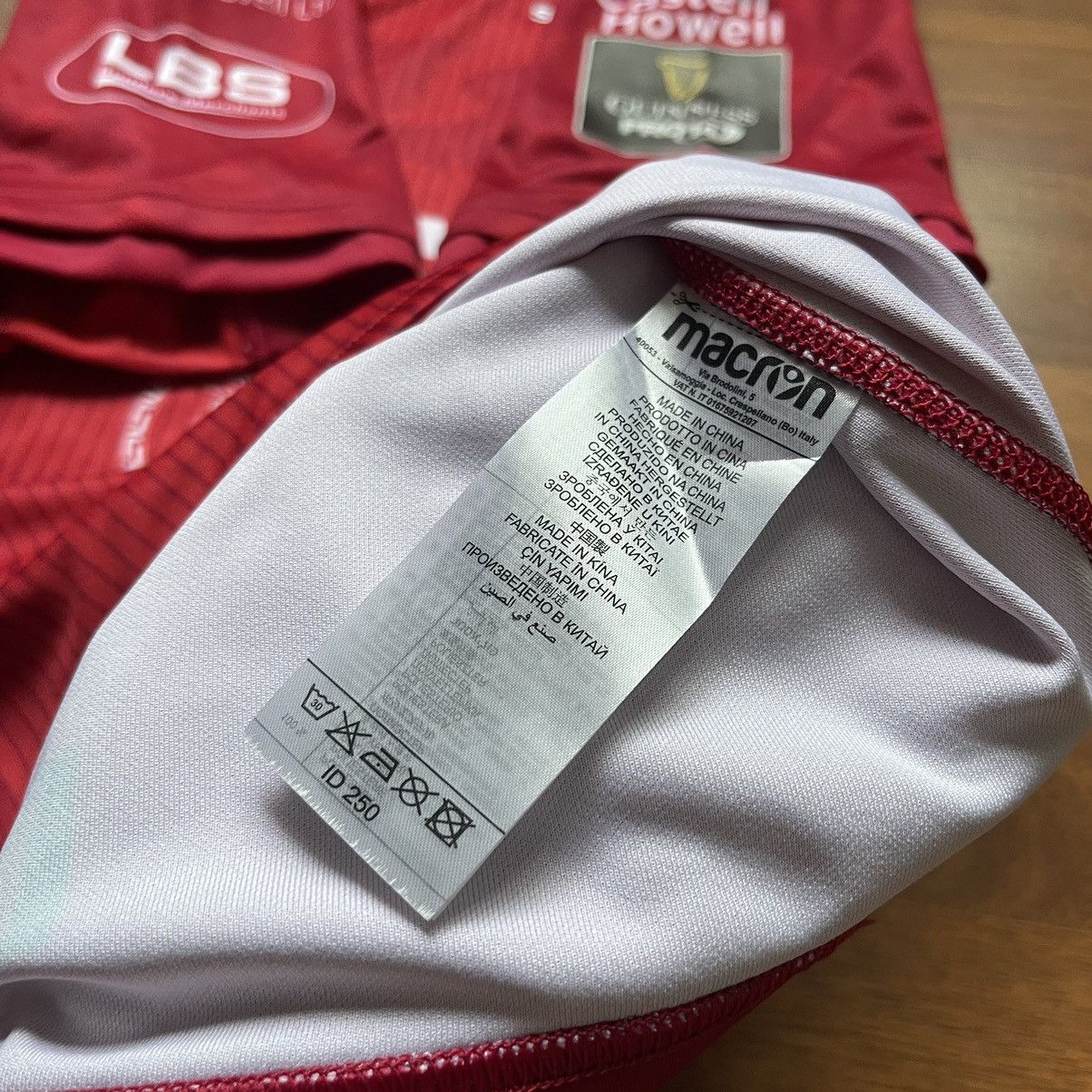 Macron × Vintage NWT SCARLETS MACRON 2018/2019 RUGBY HOME JERSEY Size US XL / EU 56 / 4 - 14 Thumbnail
