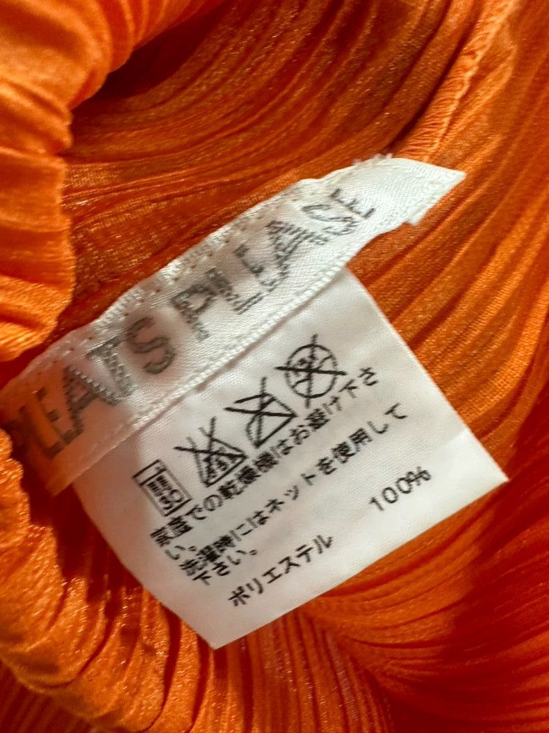 Issey miyake size os Orange high collar pleated base short