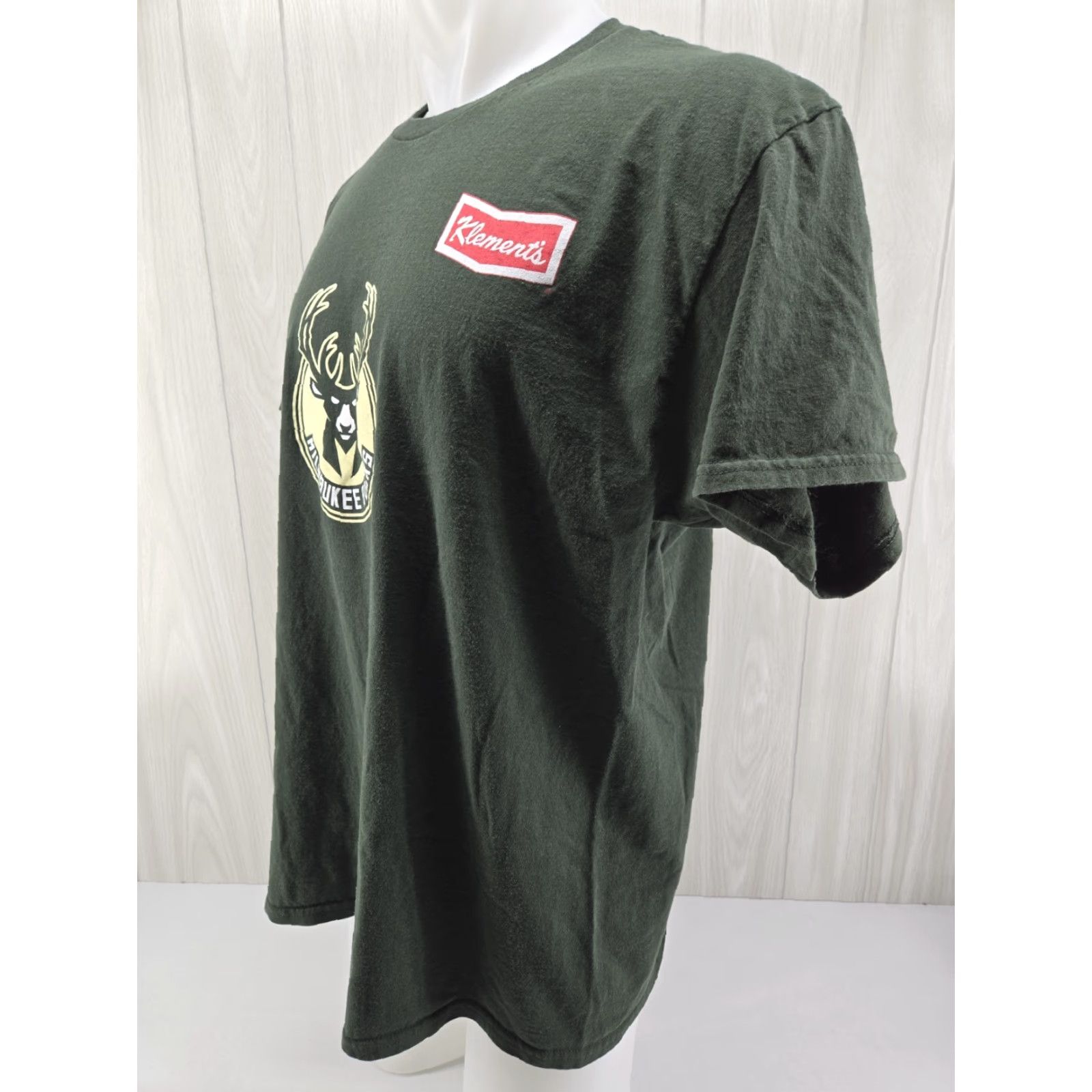 Gildan Klement's Milwaukee Bucks T Shirt XL Green Mens Short Sleeve T-Shirt Size US XL / EU 56 / 4 - 4 Thumbnail