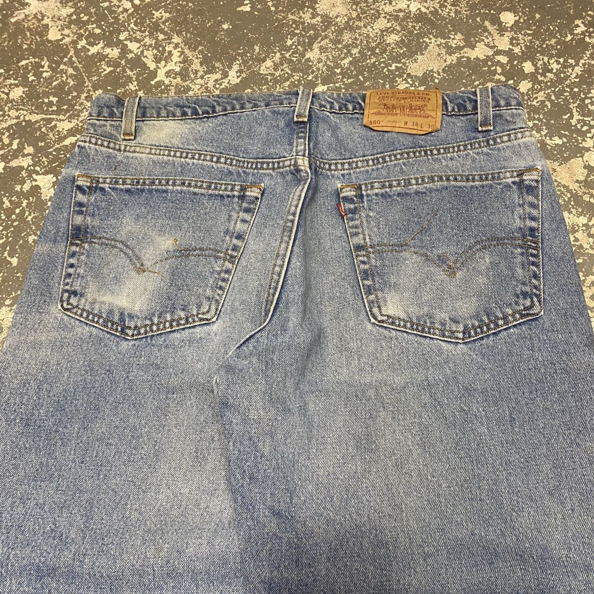 Levi's × Vintage Vintage Levi’s 550 Relaxed Fit Blue Denim Jeans USA 90s Size US 36 / EU 52 - 9 Thumbnail