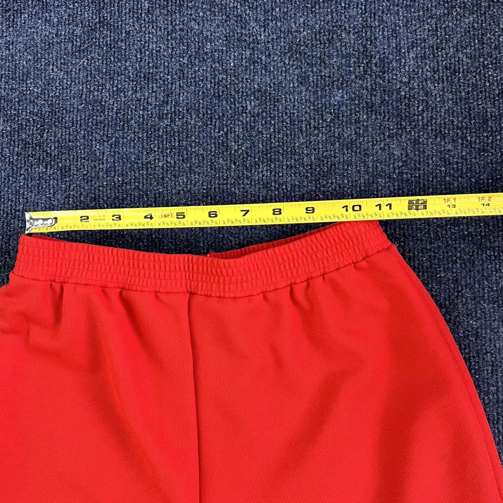 Vintage VINTAGE Queen Casuals Shorts Womens M Red Knit Sweat Elastic Waist Lounge Casual Activewear Womens, Relaxed Fit, Pull On, 6.5 Inseam Size 24" / US 00 / IT 34 - 3 Thumbnail
